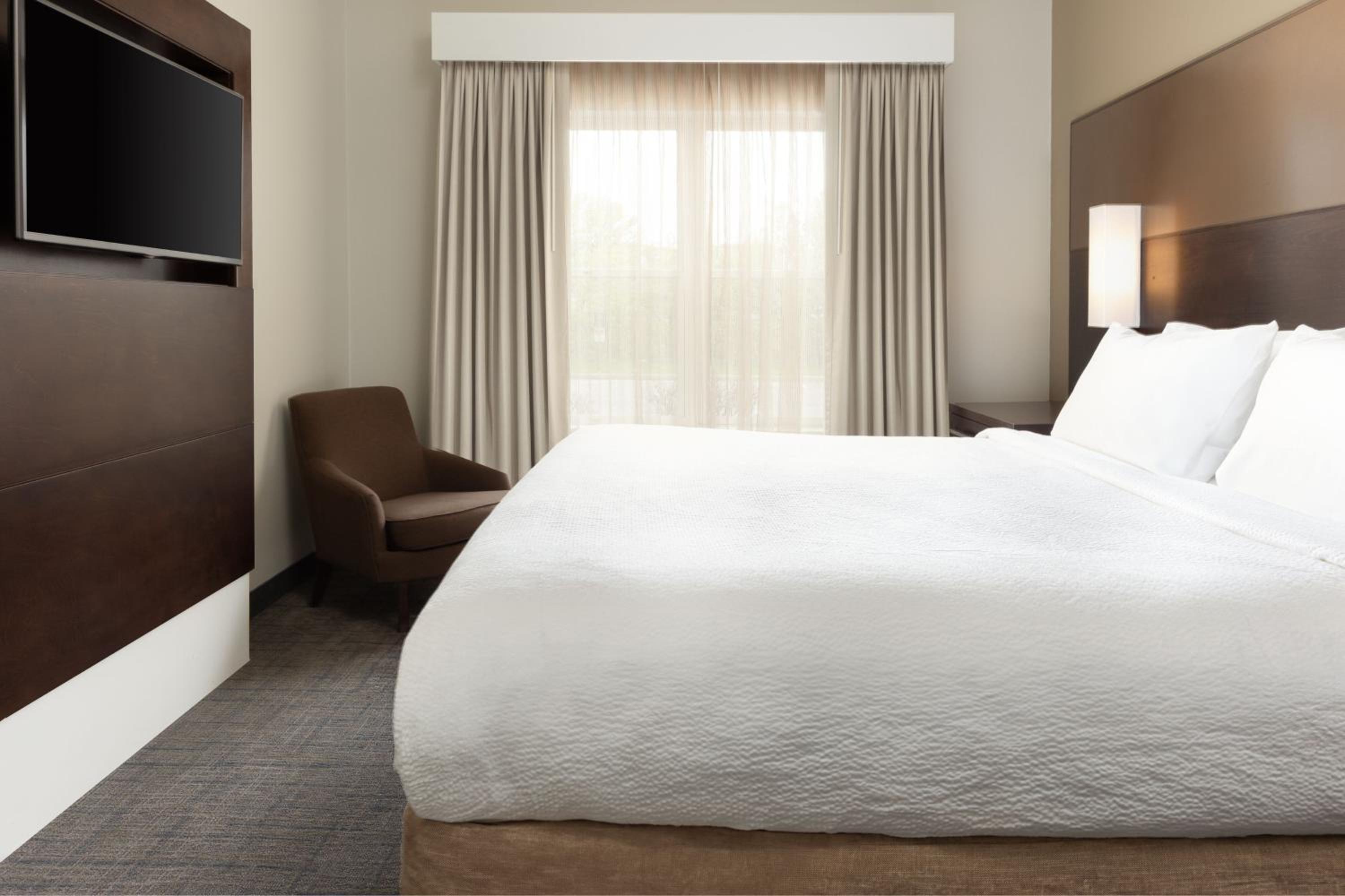 Two-Bedroom Suite with Bath Tub - Mobility Accessible photo 1