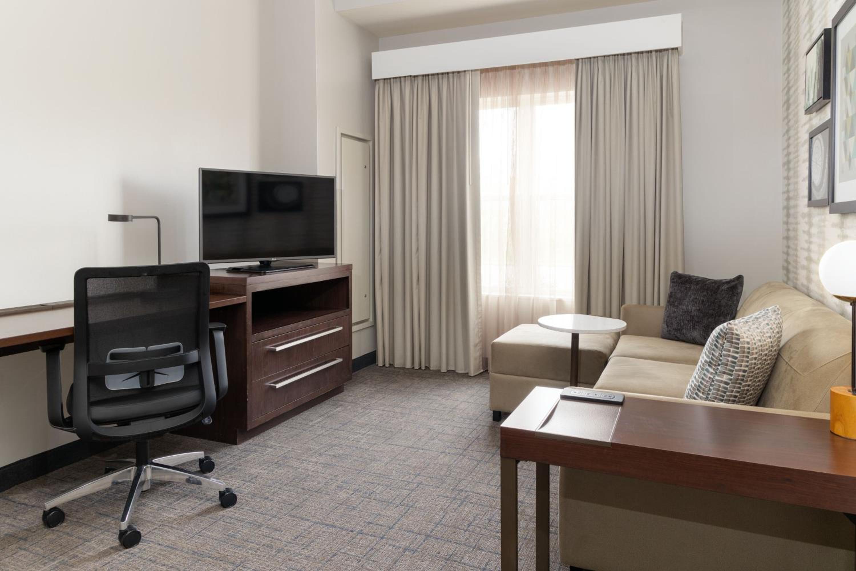 Two-Bedroom Suite with Bath Tub - Mobility Accessible photo 3