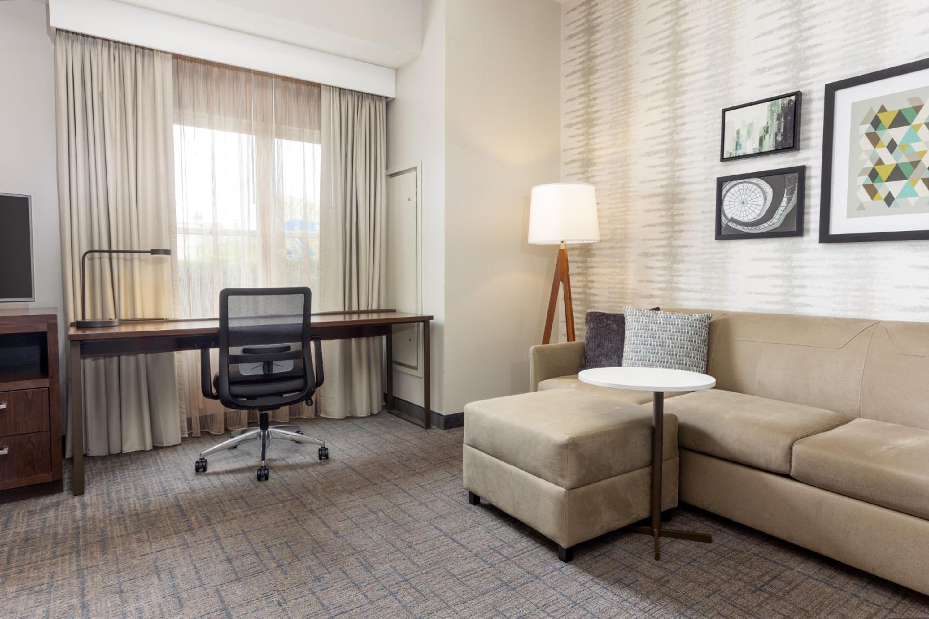 One-Bedroom Suite with Sofa Bed photo 3