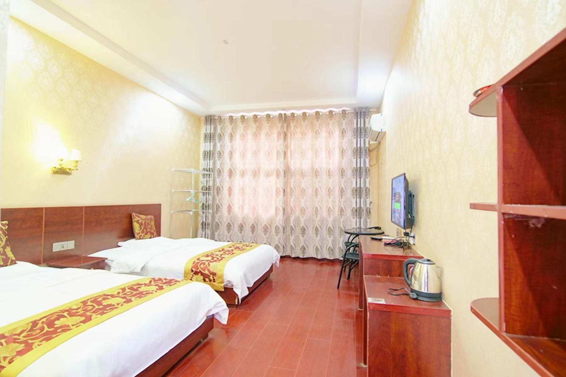 Deluxe King Room photo 1