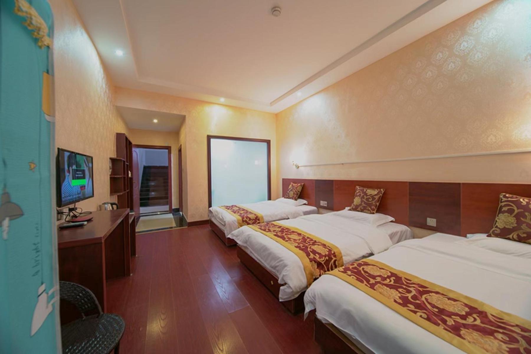 Deluxe Triple Room photo 3