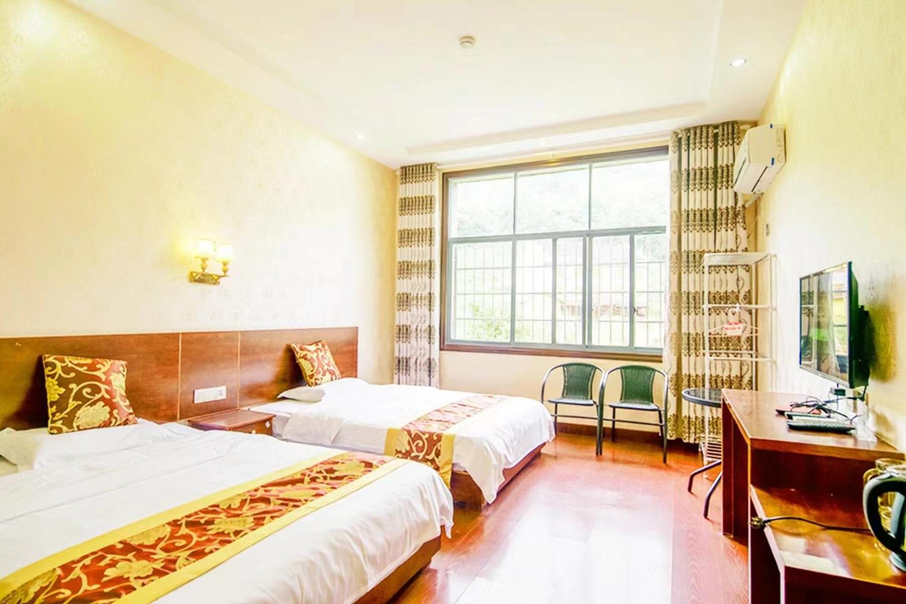 Deluxe King Room photo 3
