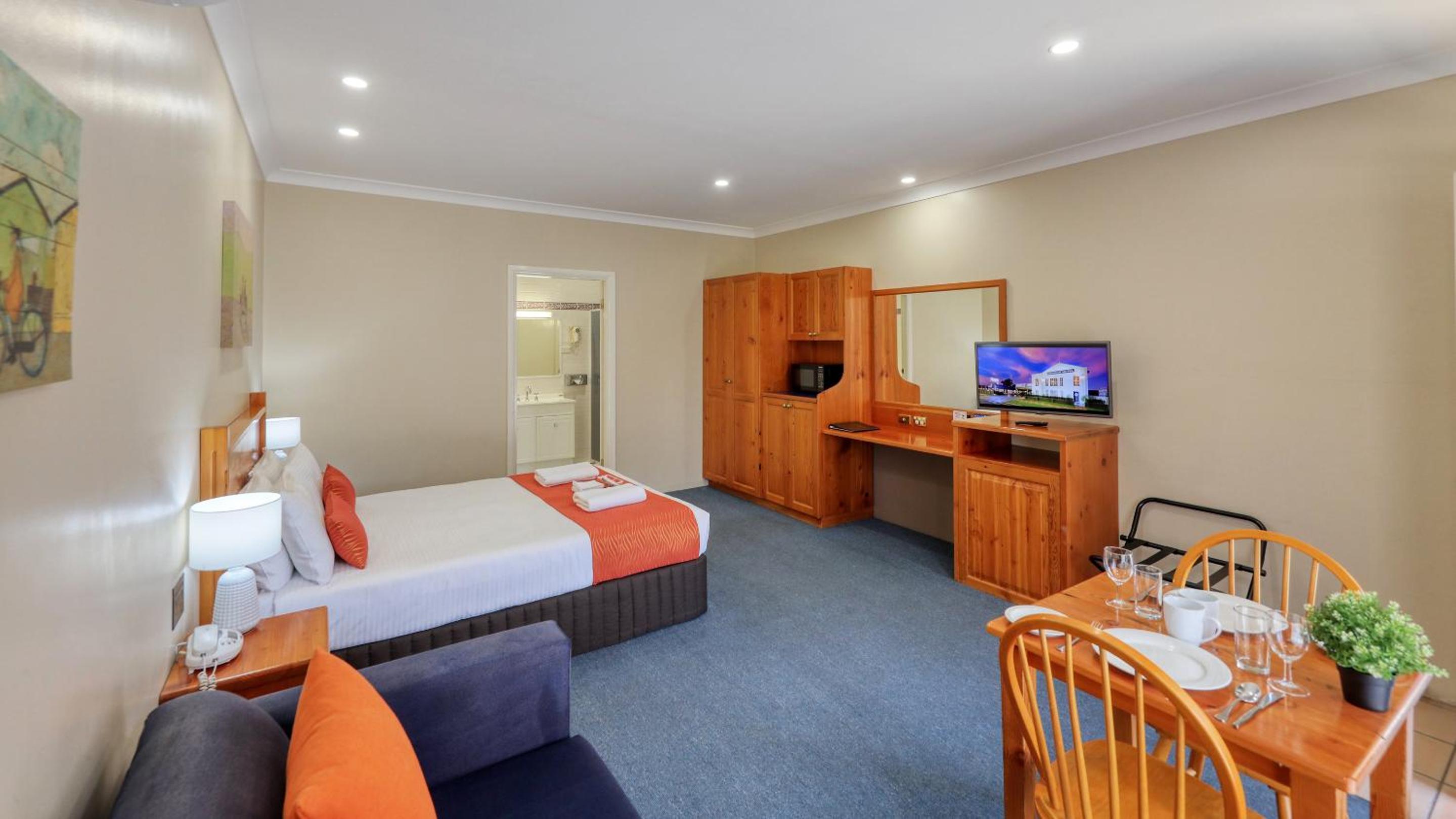 Executive Queen Room with Spa Bath  photo 2