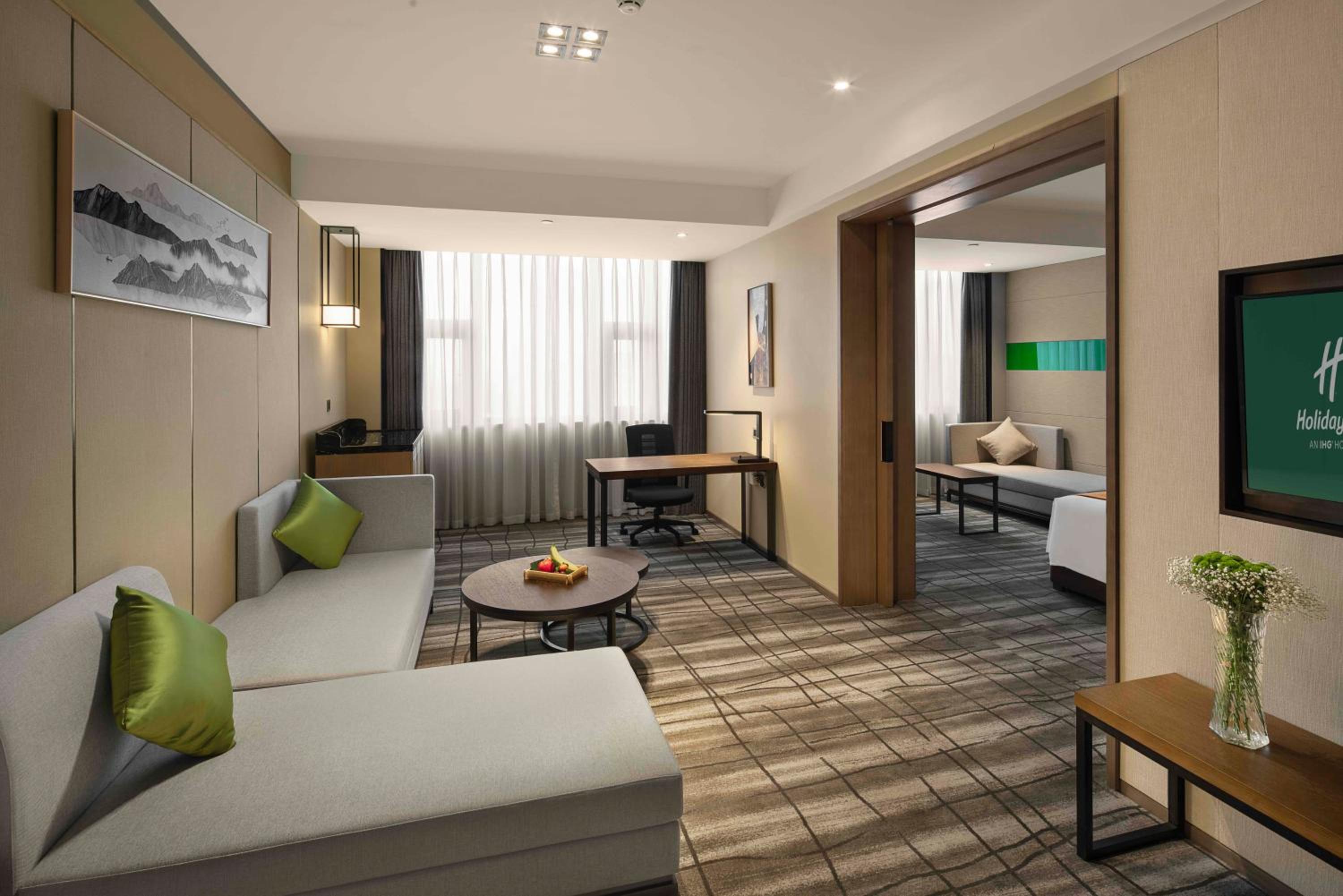 One-Bedroom Suite Lounge Access