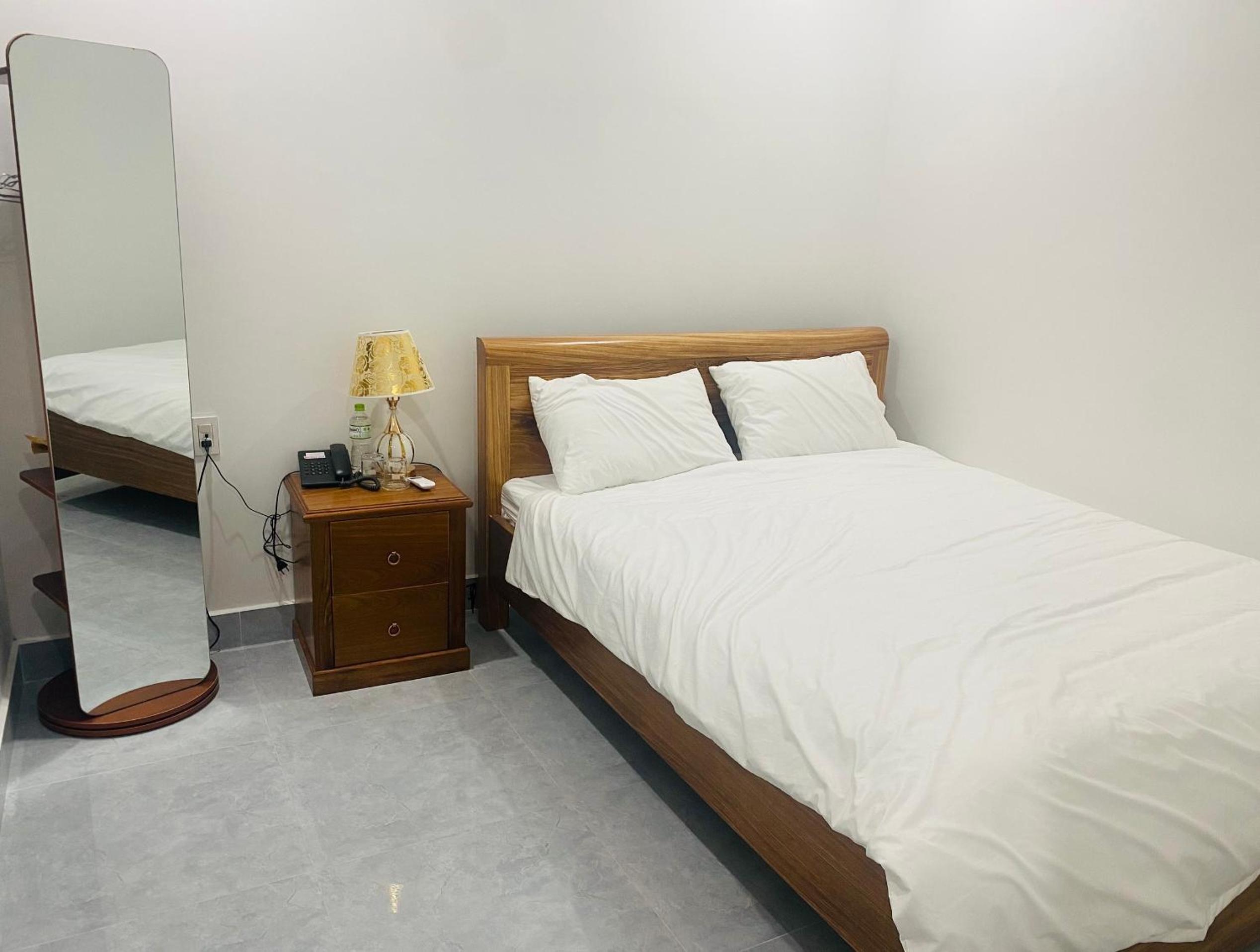 Queen Room photo 2