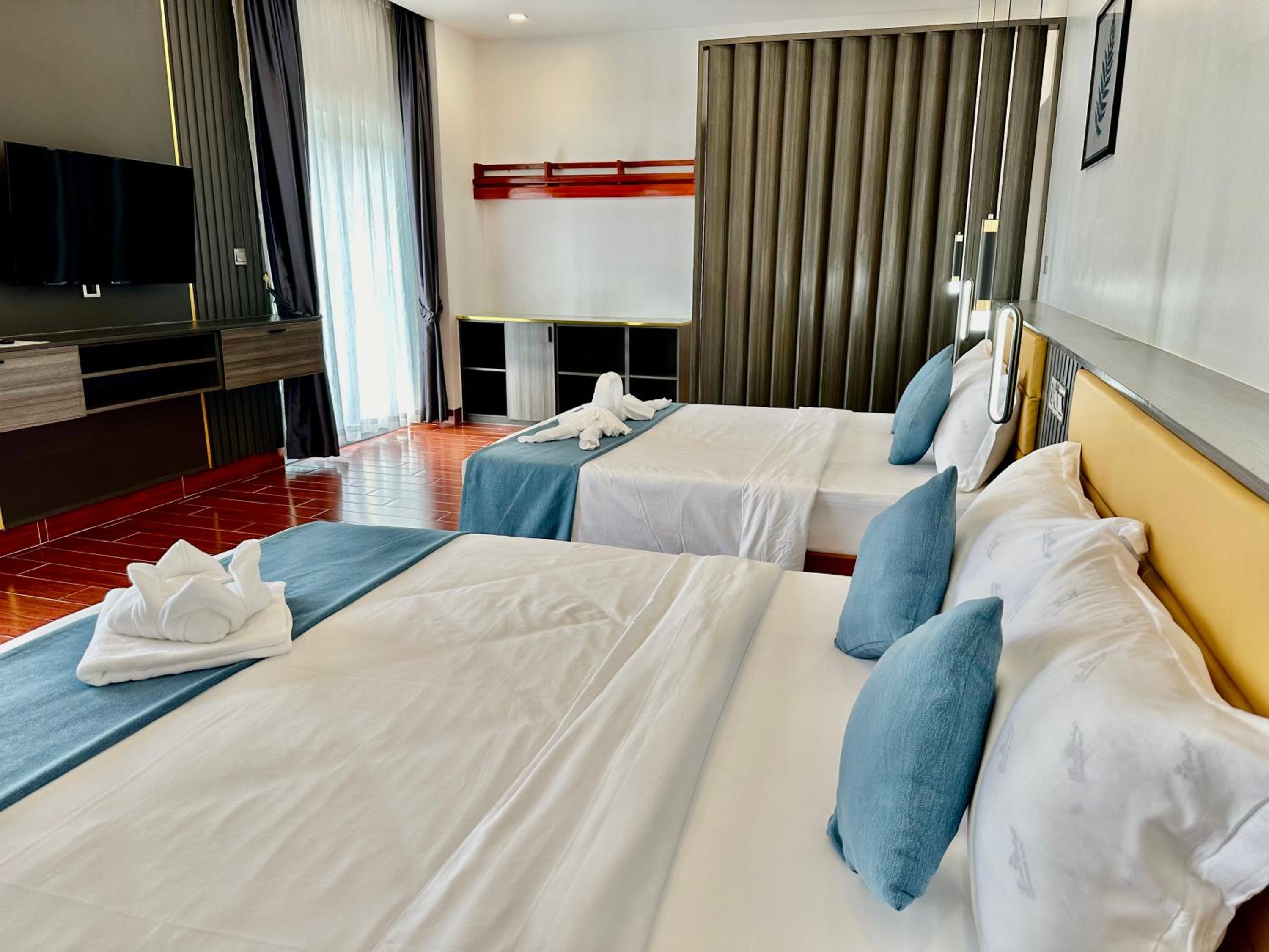 Deluxe Twin Room with Sea View - Photo 1