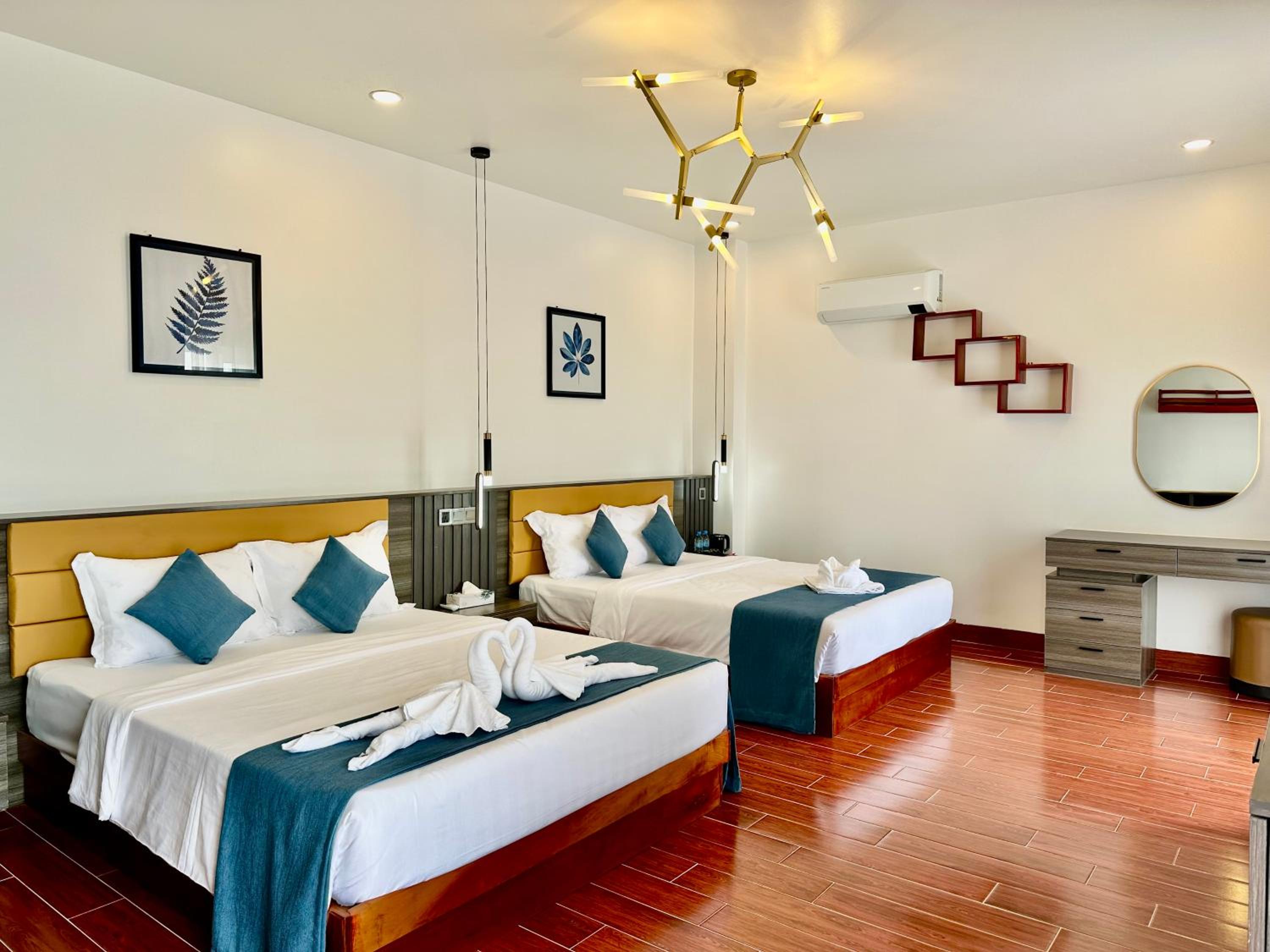 Deluxe Twin Room with Sea View - Photo 3