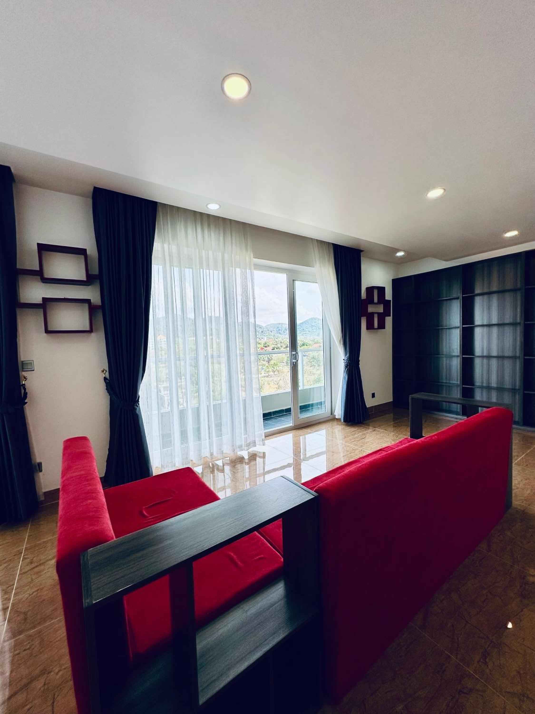 Family Room with Mountain View - Photo 7