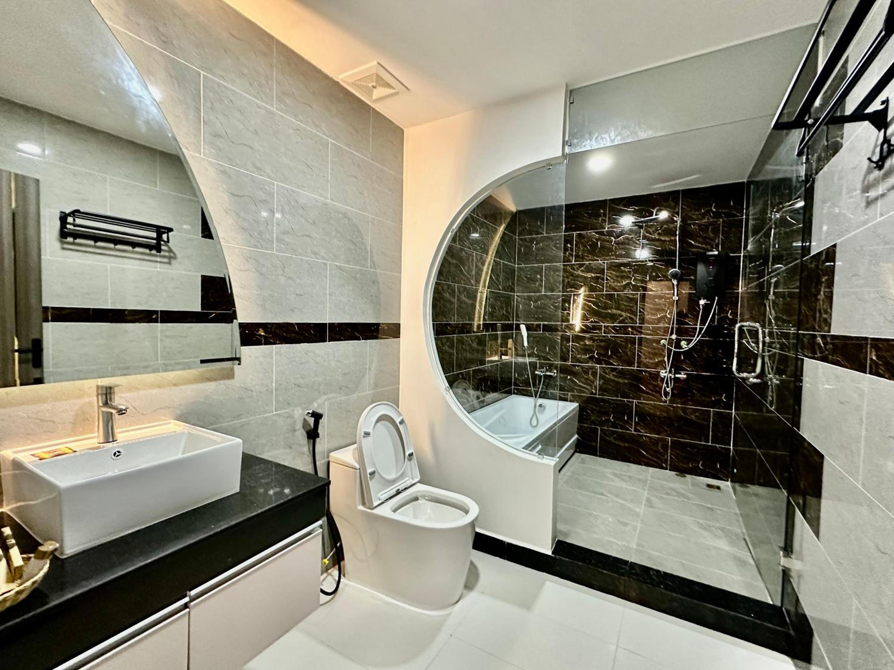 Deluxe Twin Room with Sea View - Photo 4