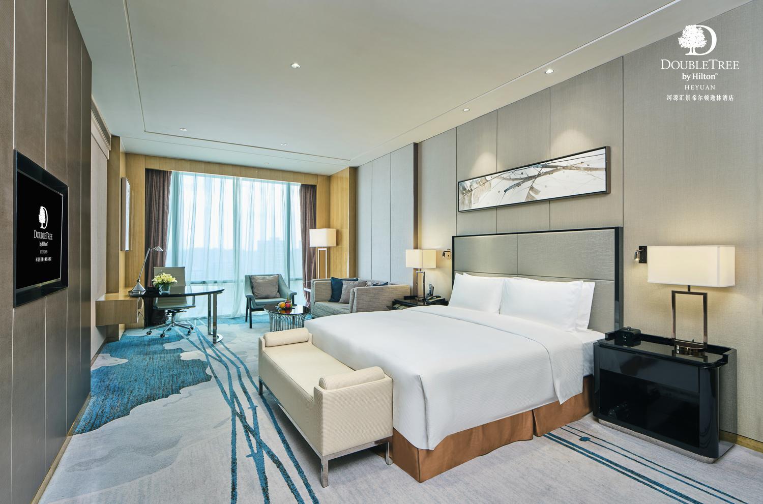 Premier King Room photo 3