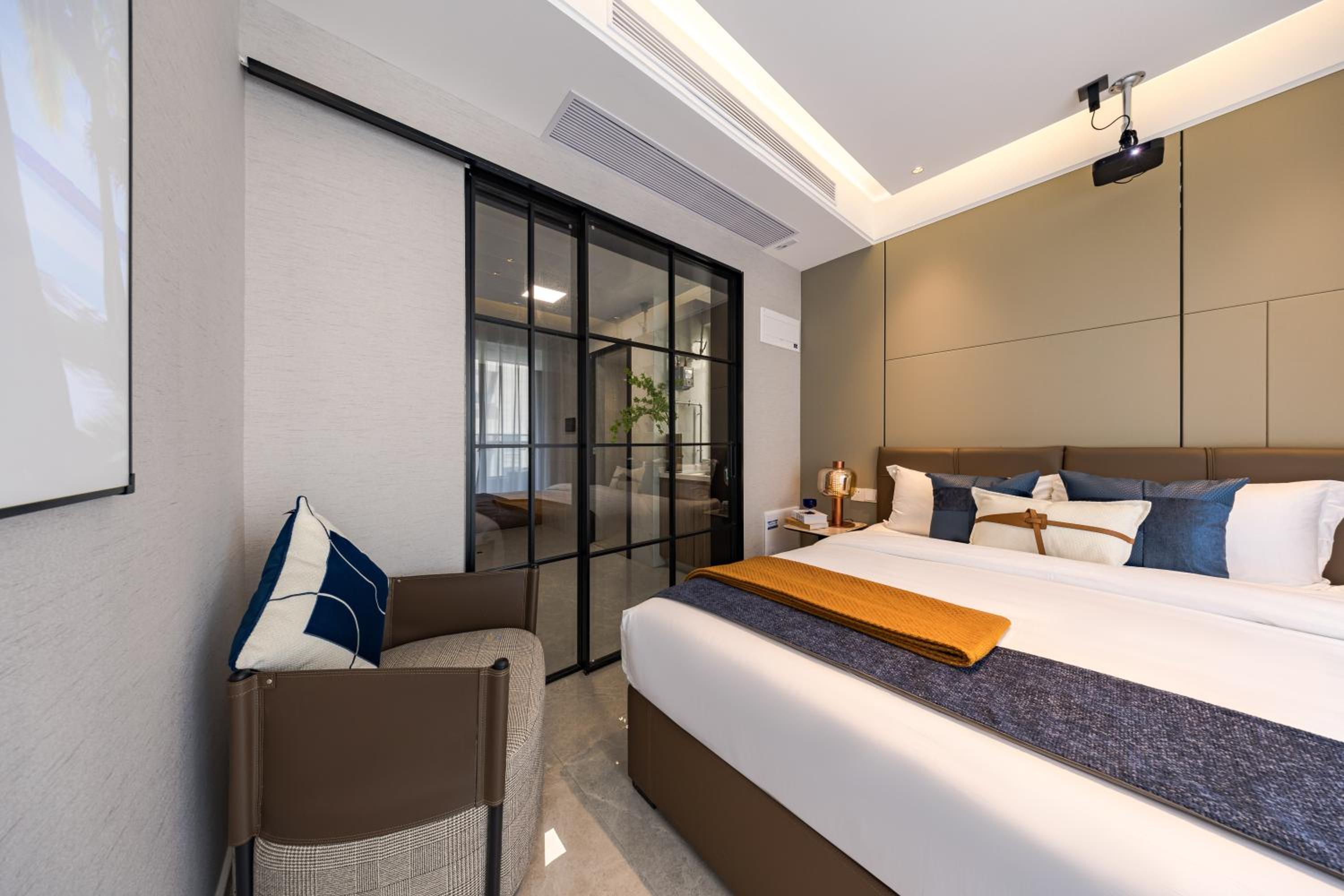 City View King Room