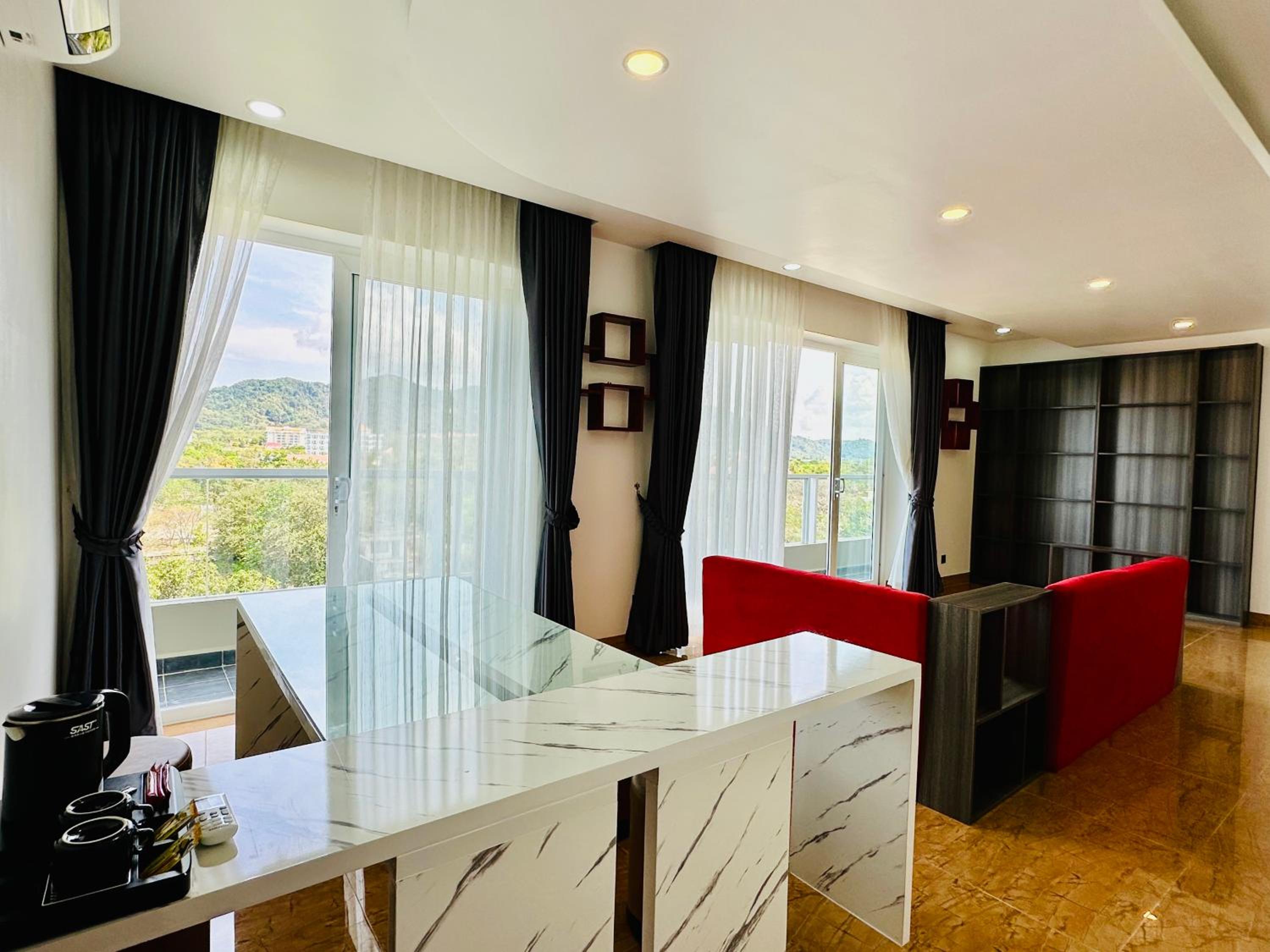 Family Room with Mountain View - Photo 1