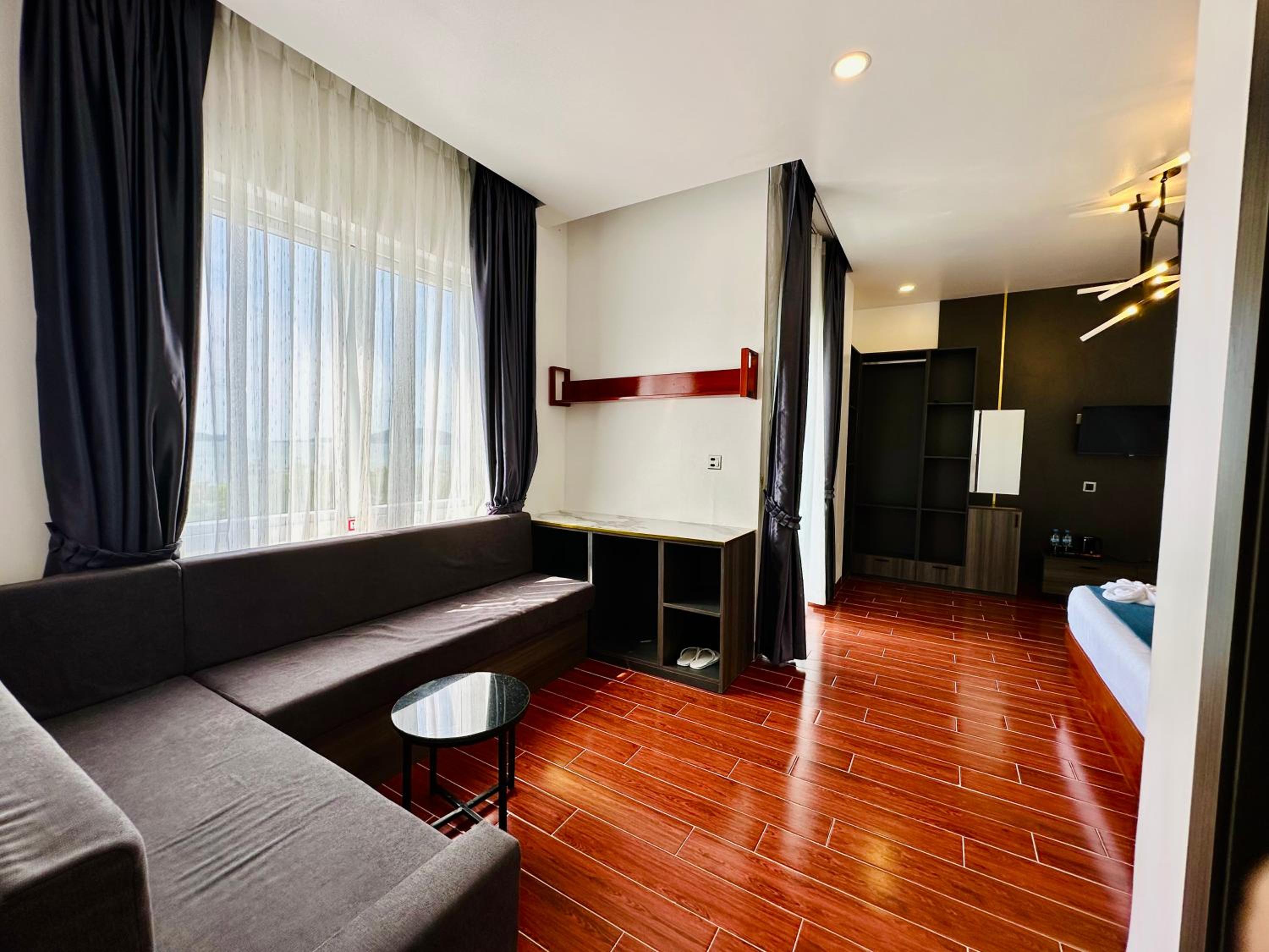 Deluxe Double Room with Sea View - Photo 3