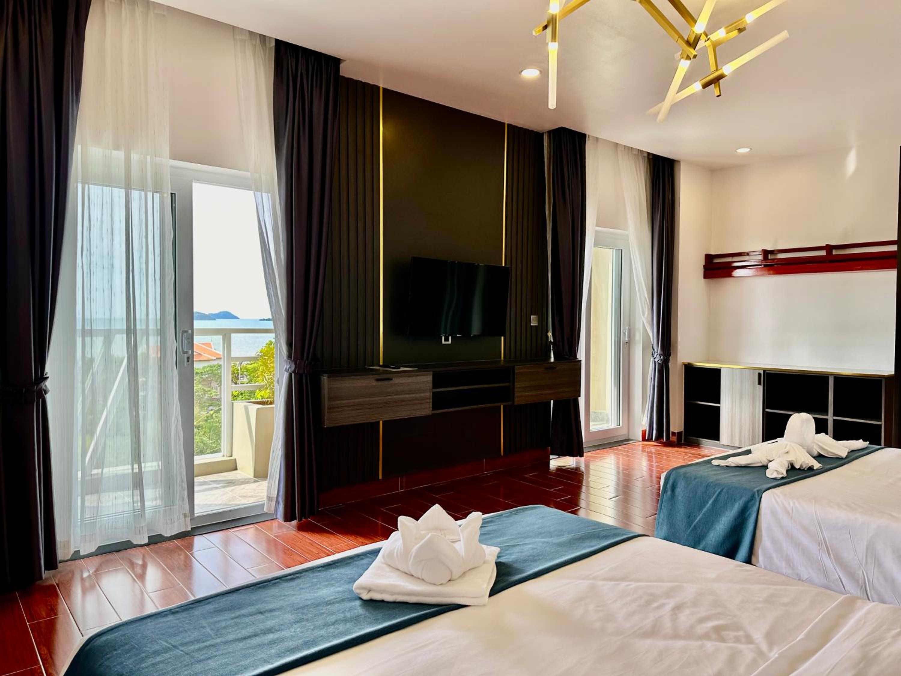 Deluxe Twin Room with Sea View - Photo 2