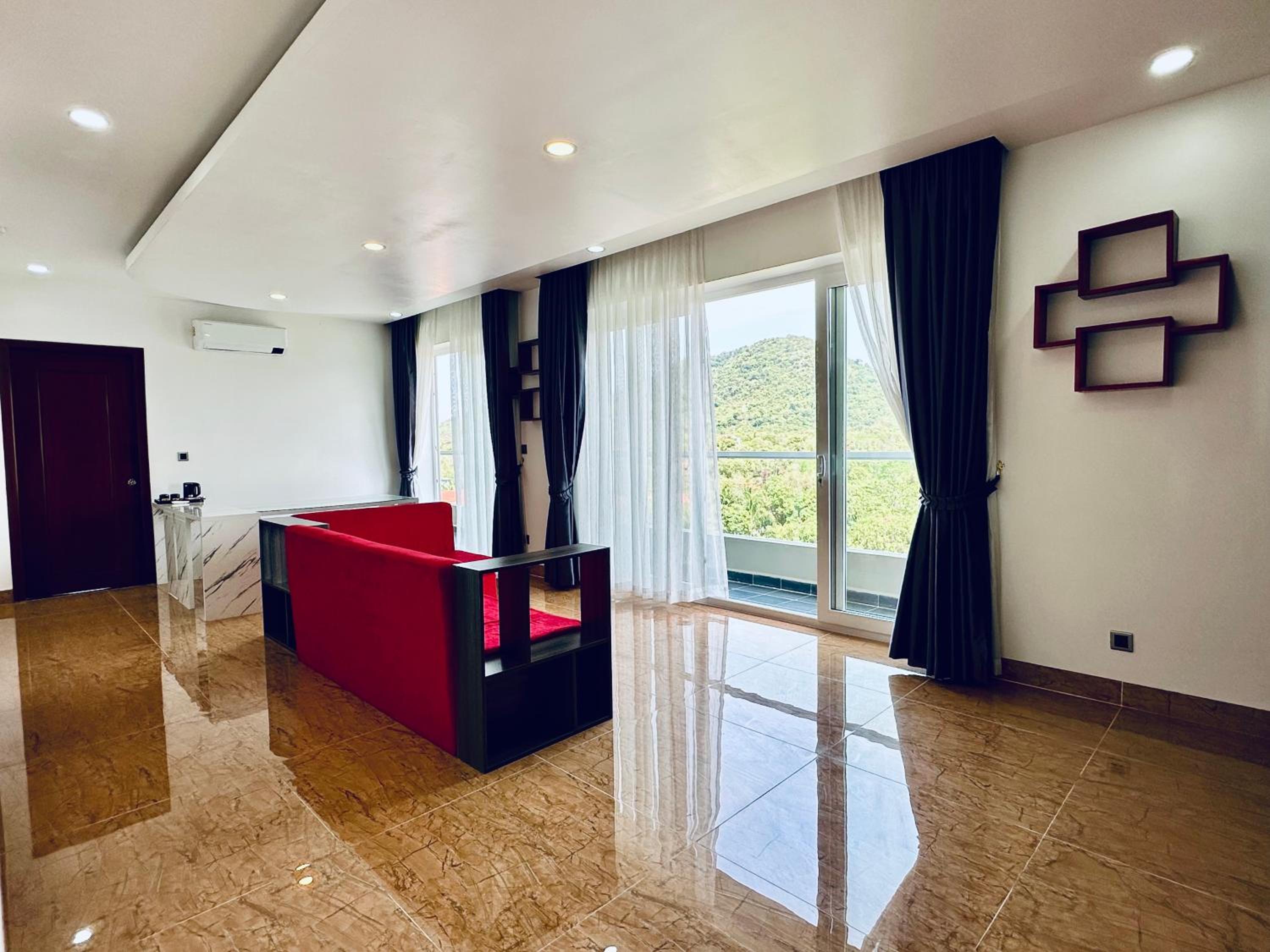 Family Room with Mountain View - Photo 2