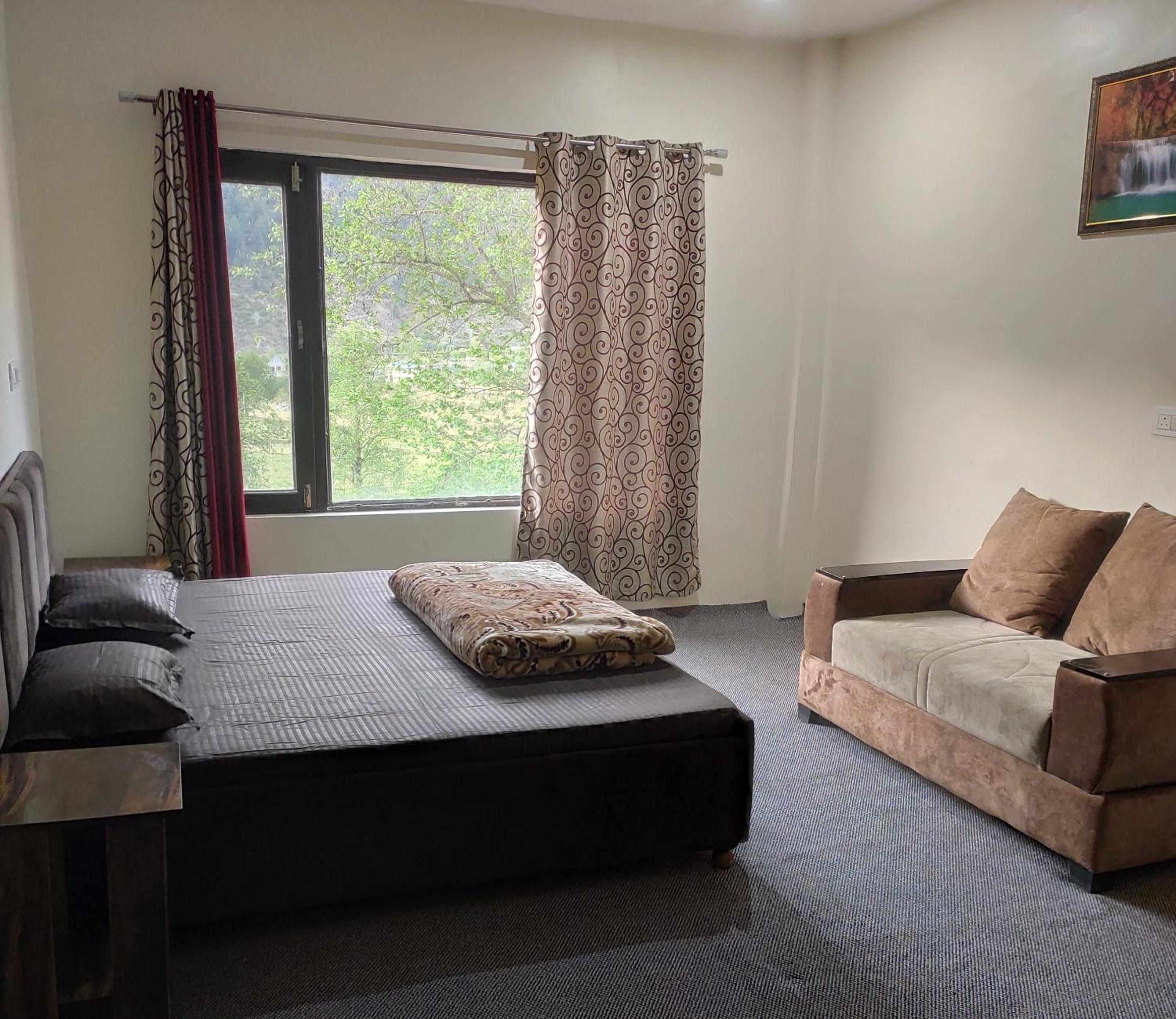 Double Room with Private Bathroom photo 1