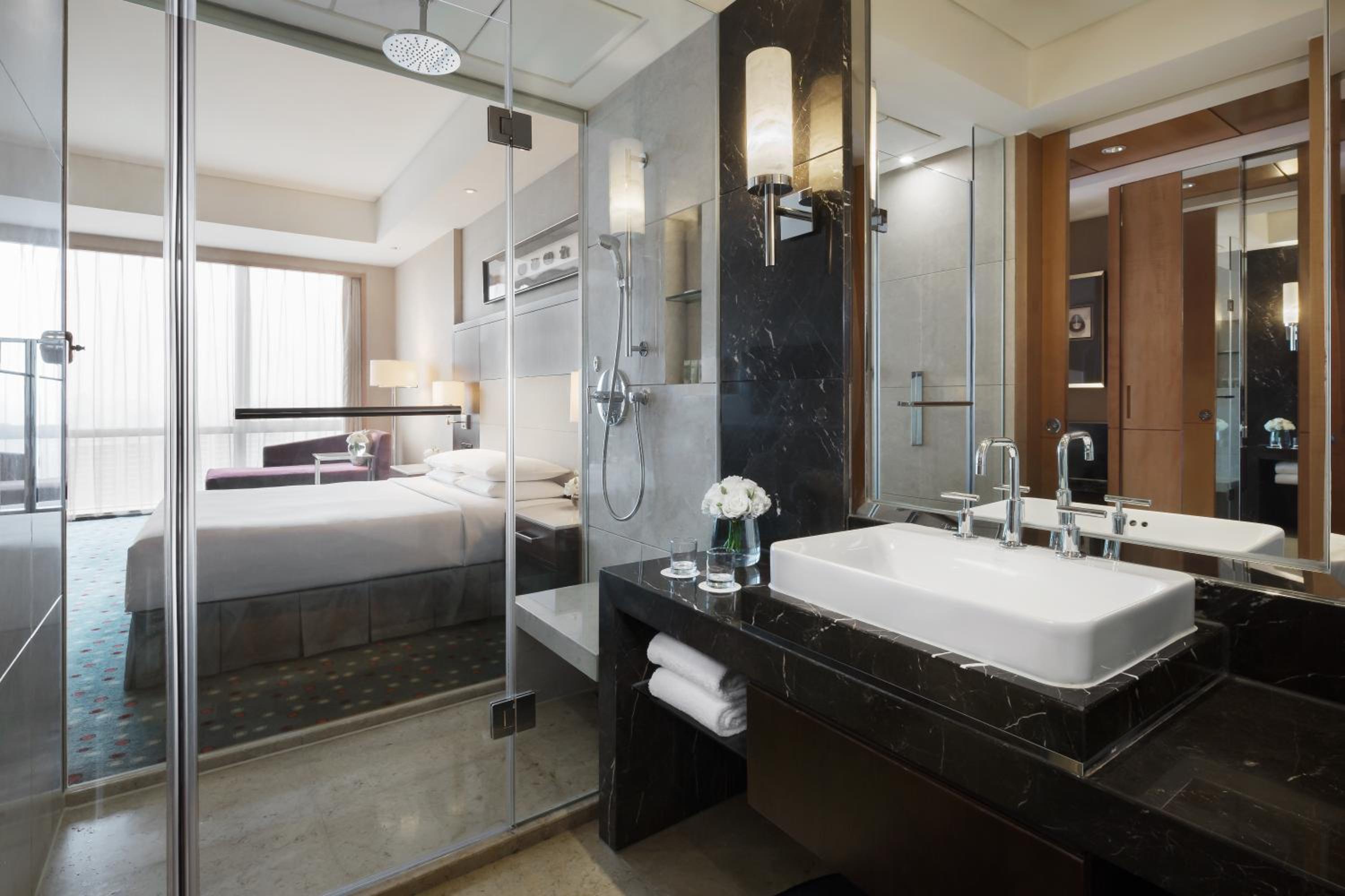Deluxe King Room photo 1