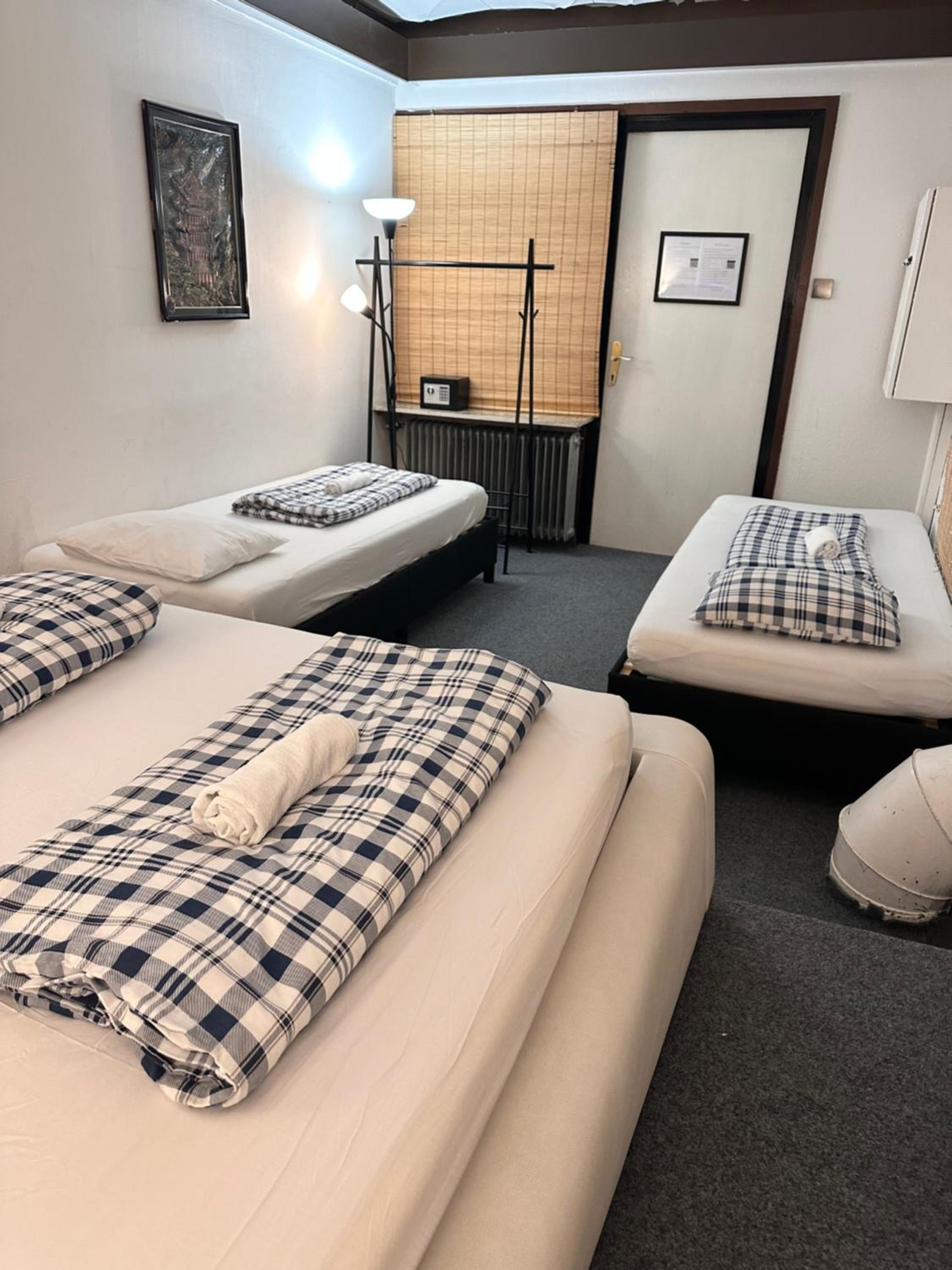 Deluxe Room - Photo 9