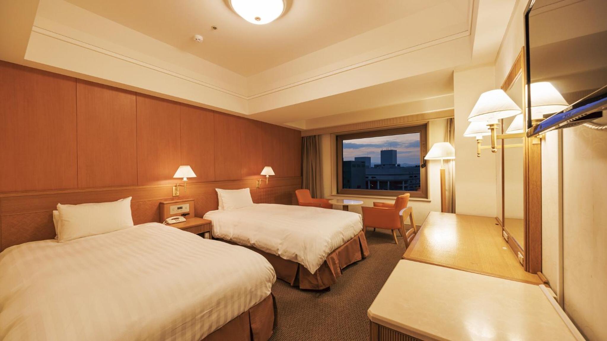 Large Twin Room - Non-Smoking - Photo 1