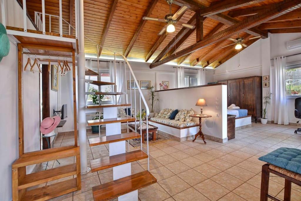 One-Bedroom House photo 1