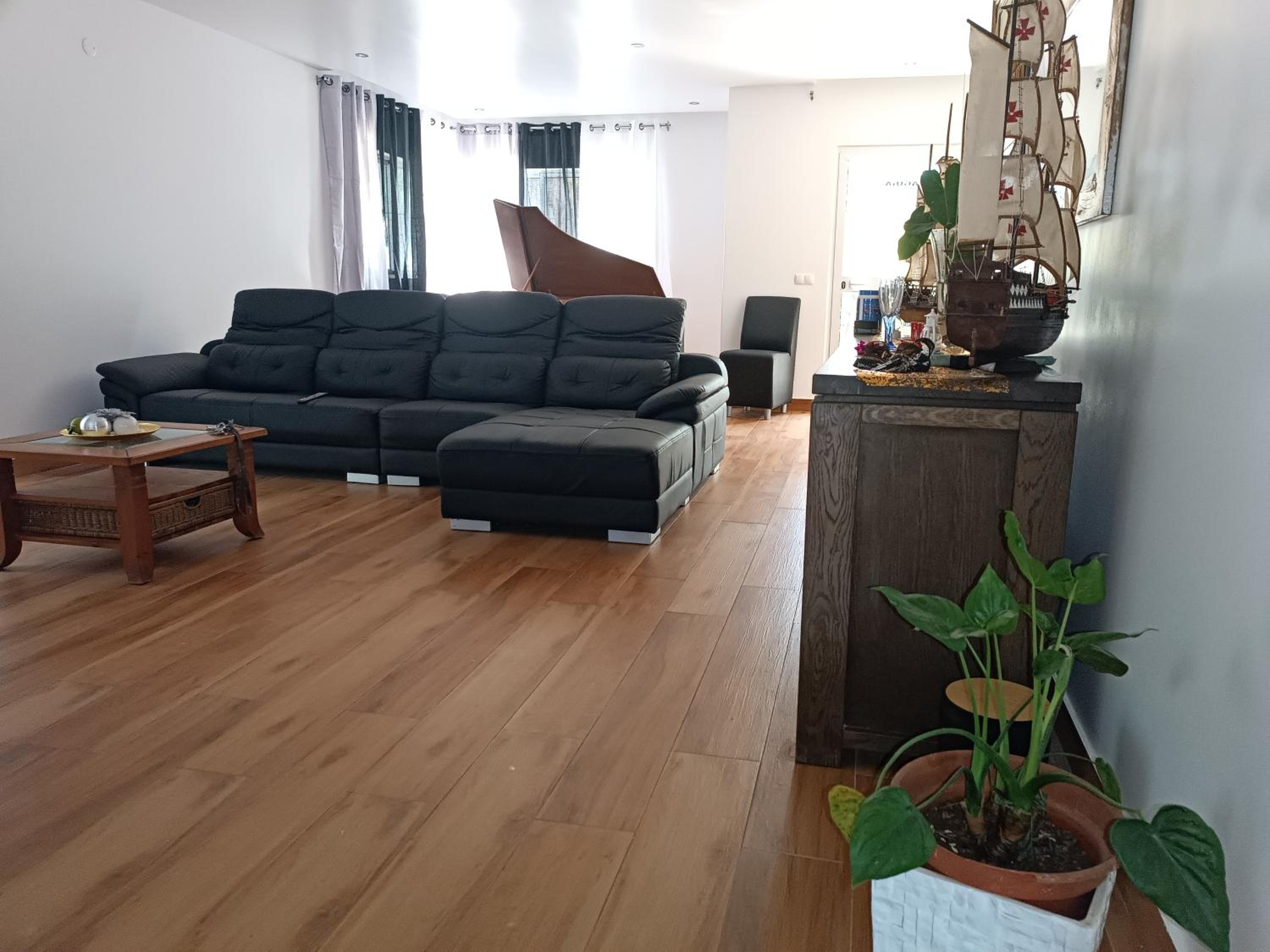 One-Bedroom House photo 1