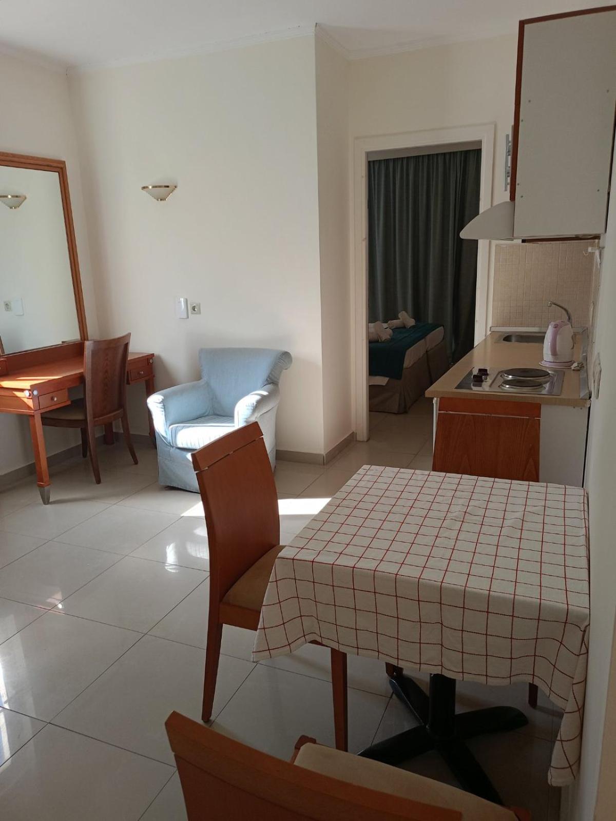 One-Bedroom Apartment with Sea View (4 Adults) photo 2