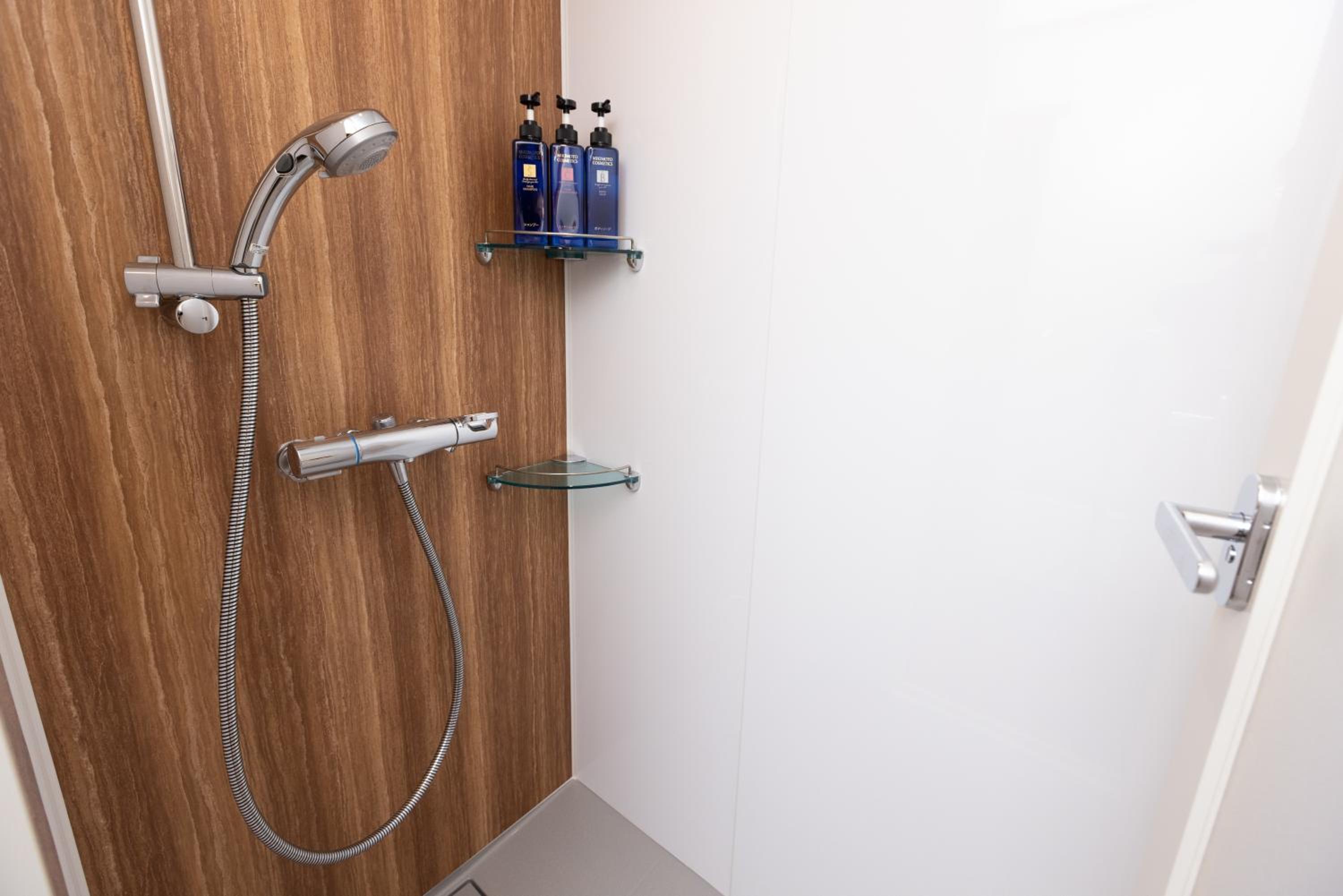 Twin Room with Shower - Photo 3
