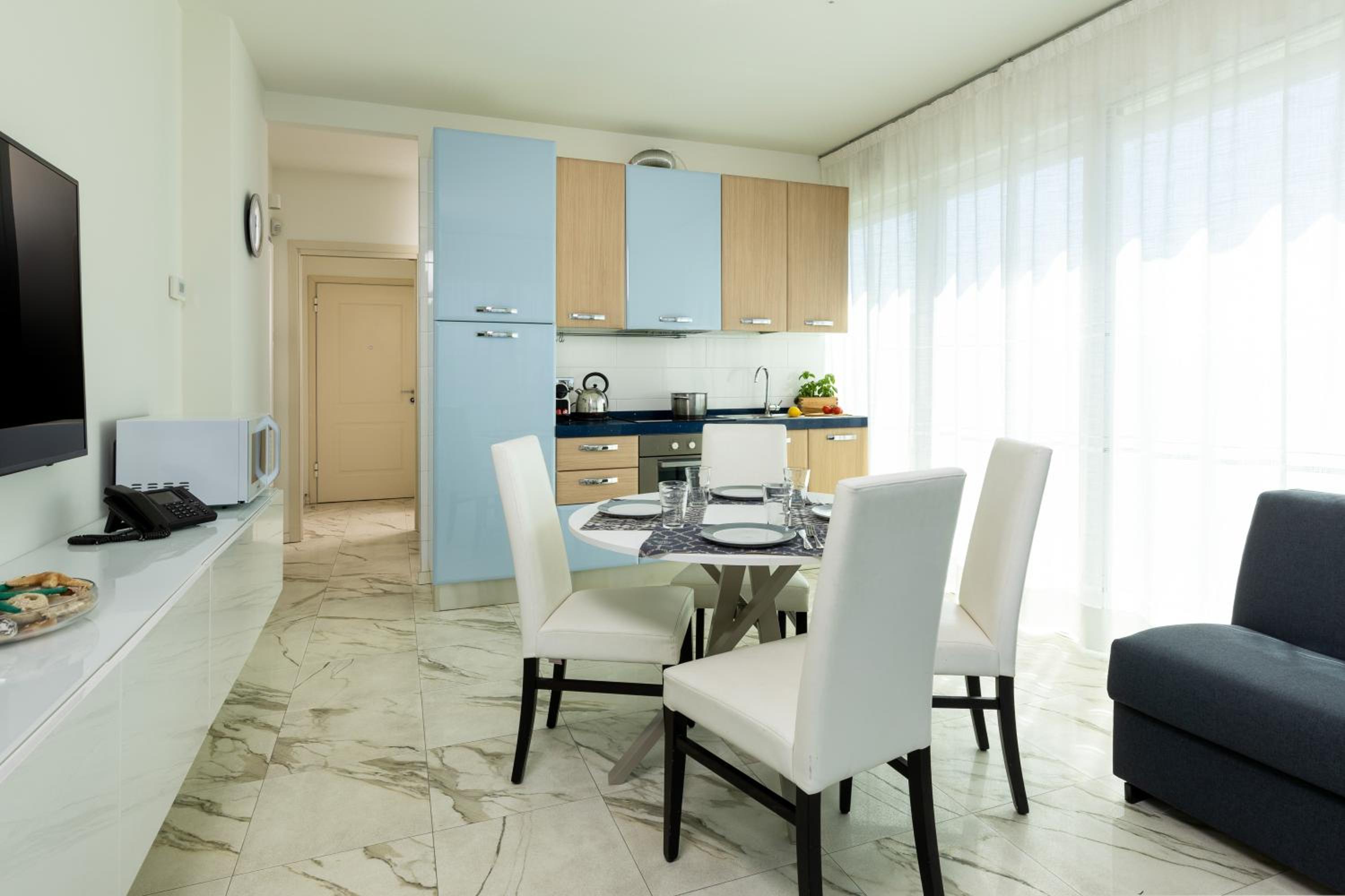 Apartment with Sea View - Photo 12