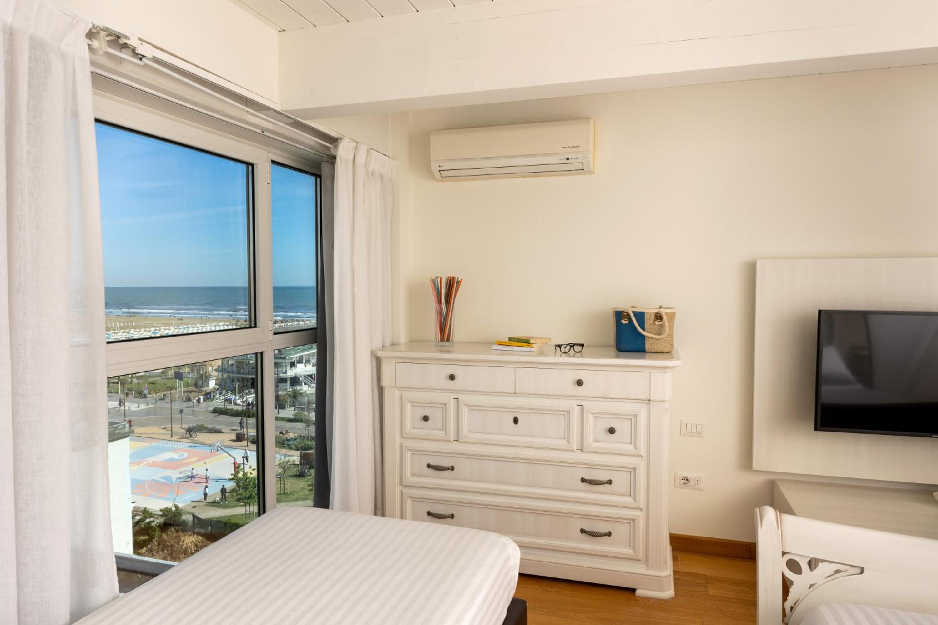 Apartment with Sea View - Photo 4