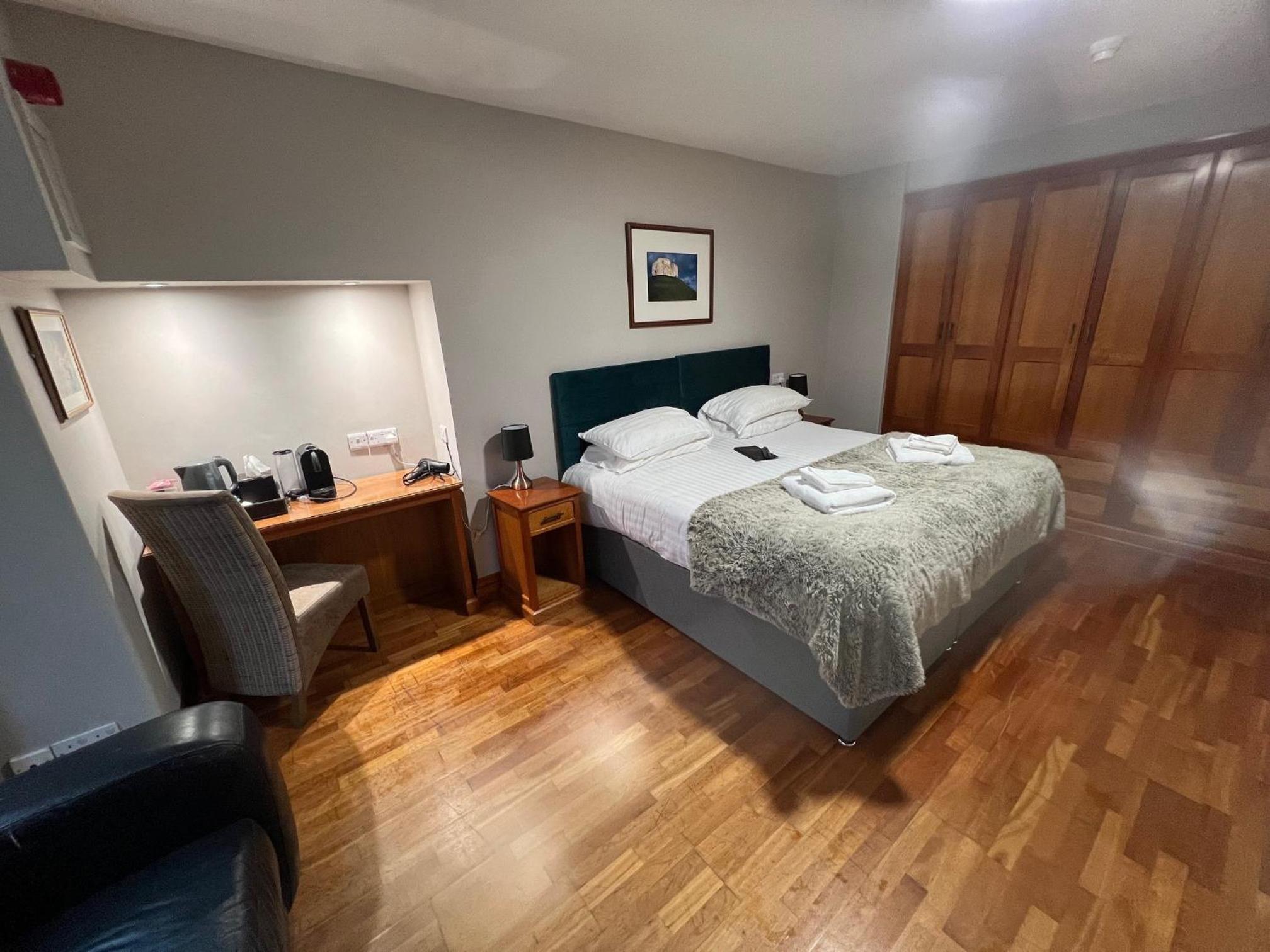 Superior King or Twin Room - Photo 9