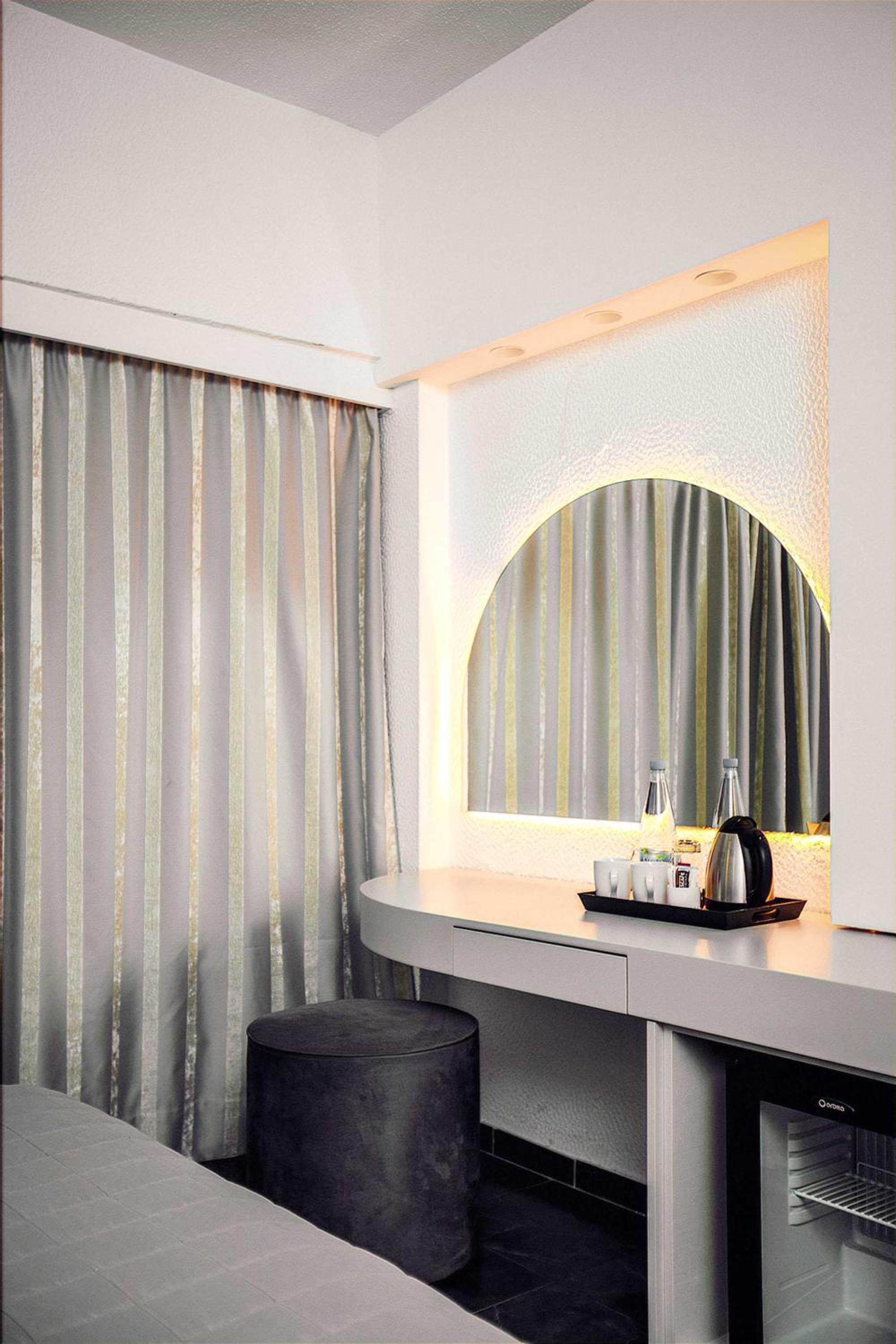 Superior Double Room - Inland View with Balcony photo 3