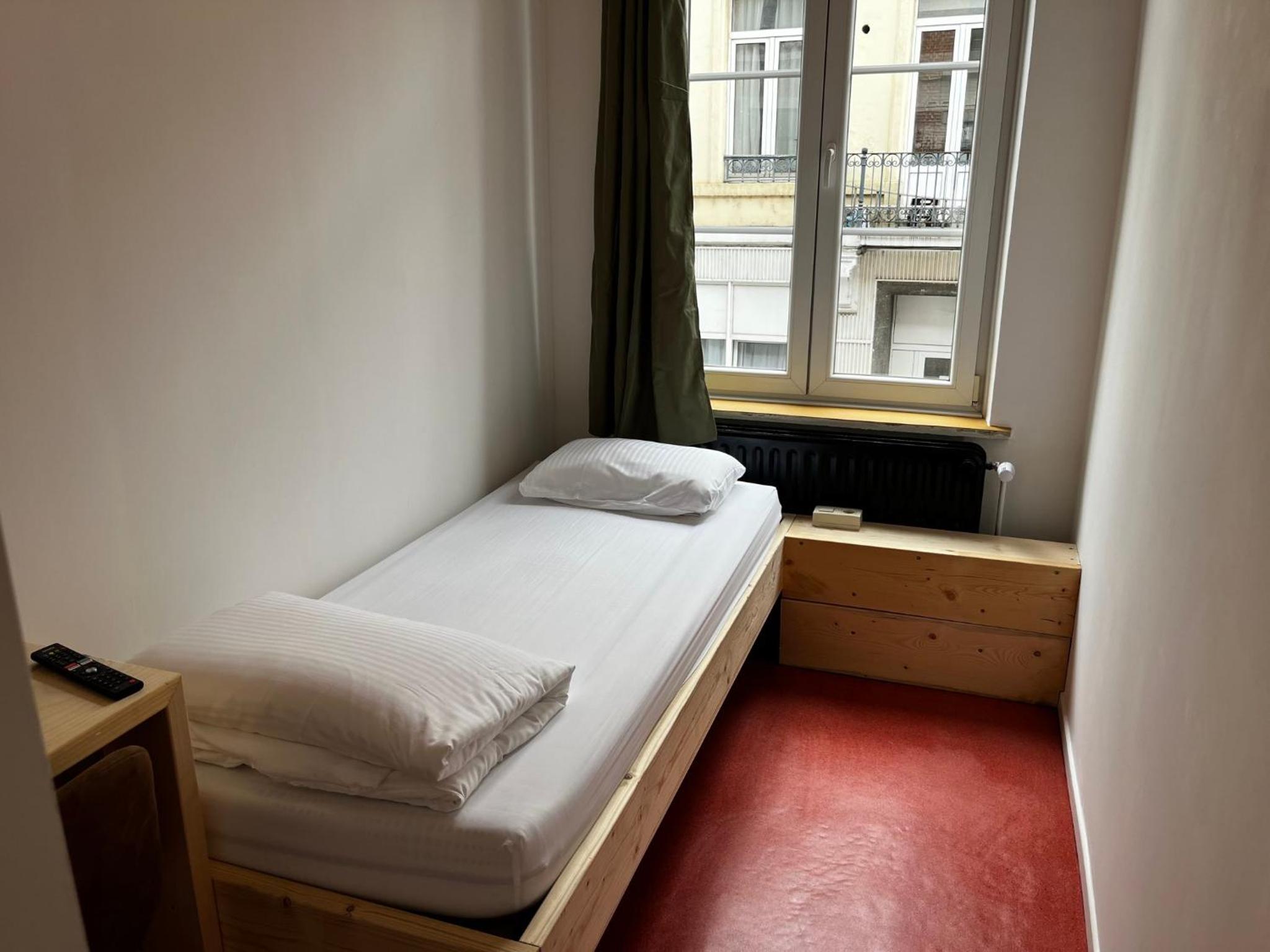 Single Room with Private Bathroom photo 1
