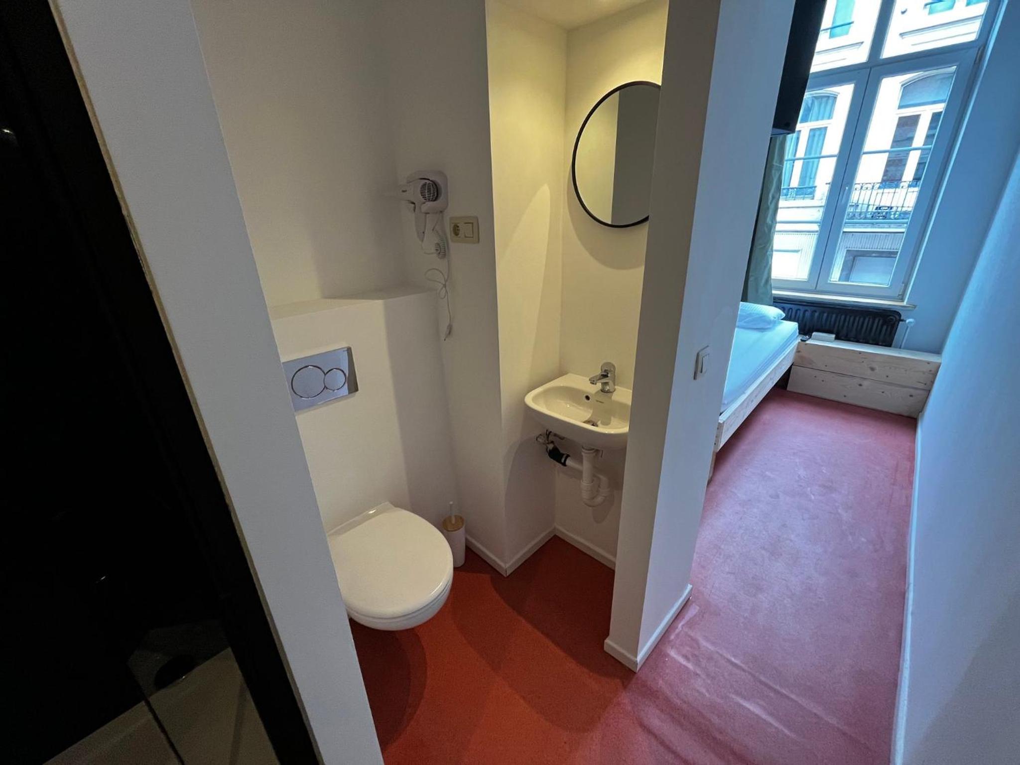 Single Room with Private Bathroom photo 2