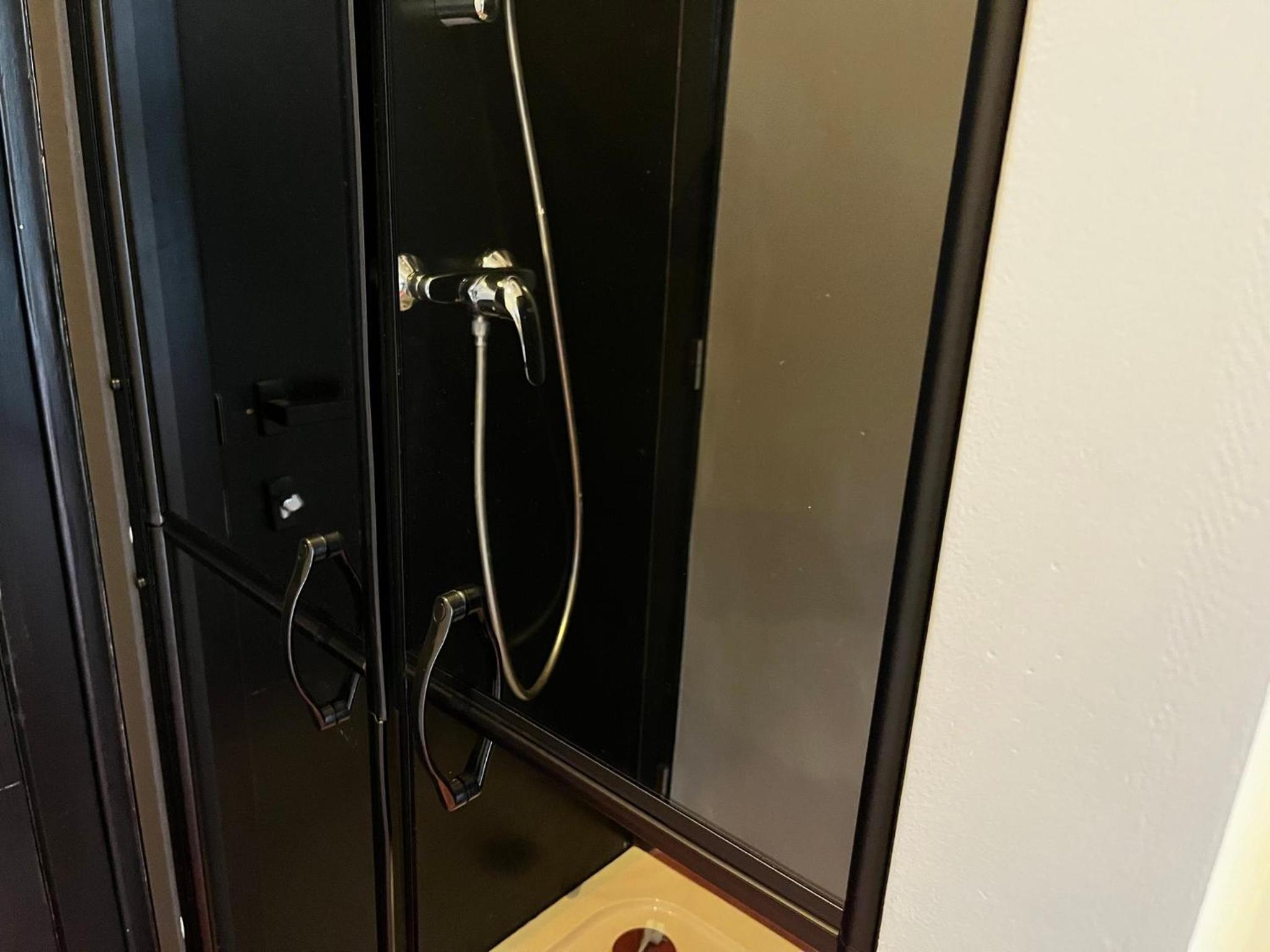 Single Room with Private Bathroom photo 3
