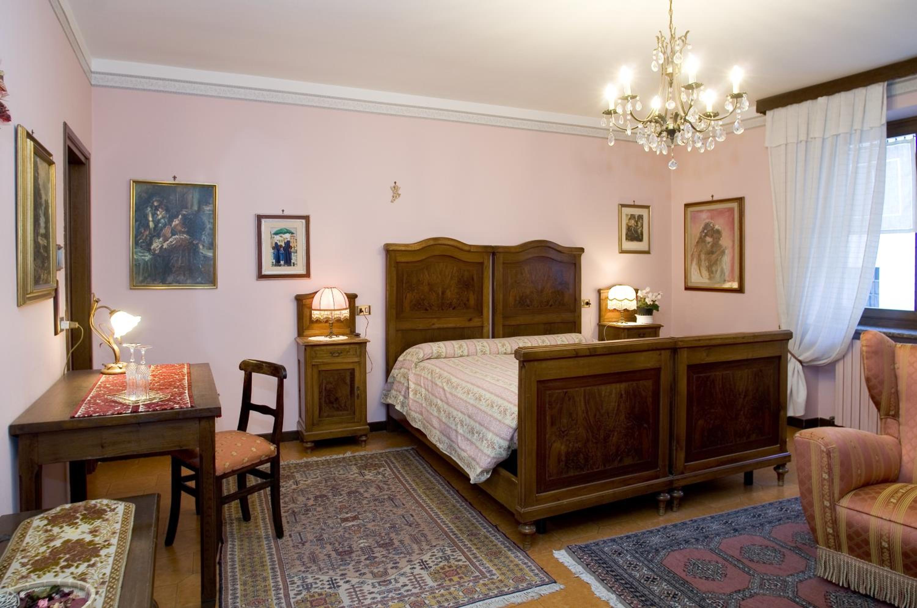 Deluxe Double Room - Photo 8