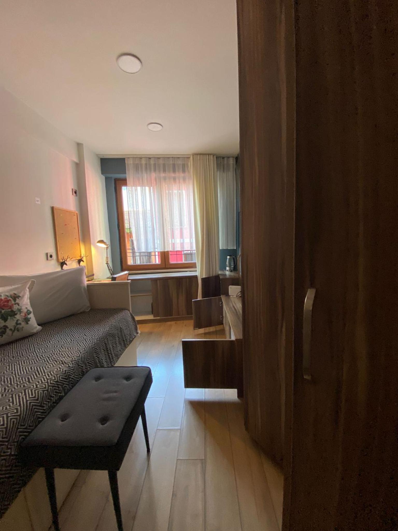 Small Single Room photo 1
