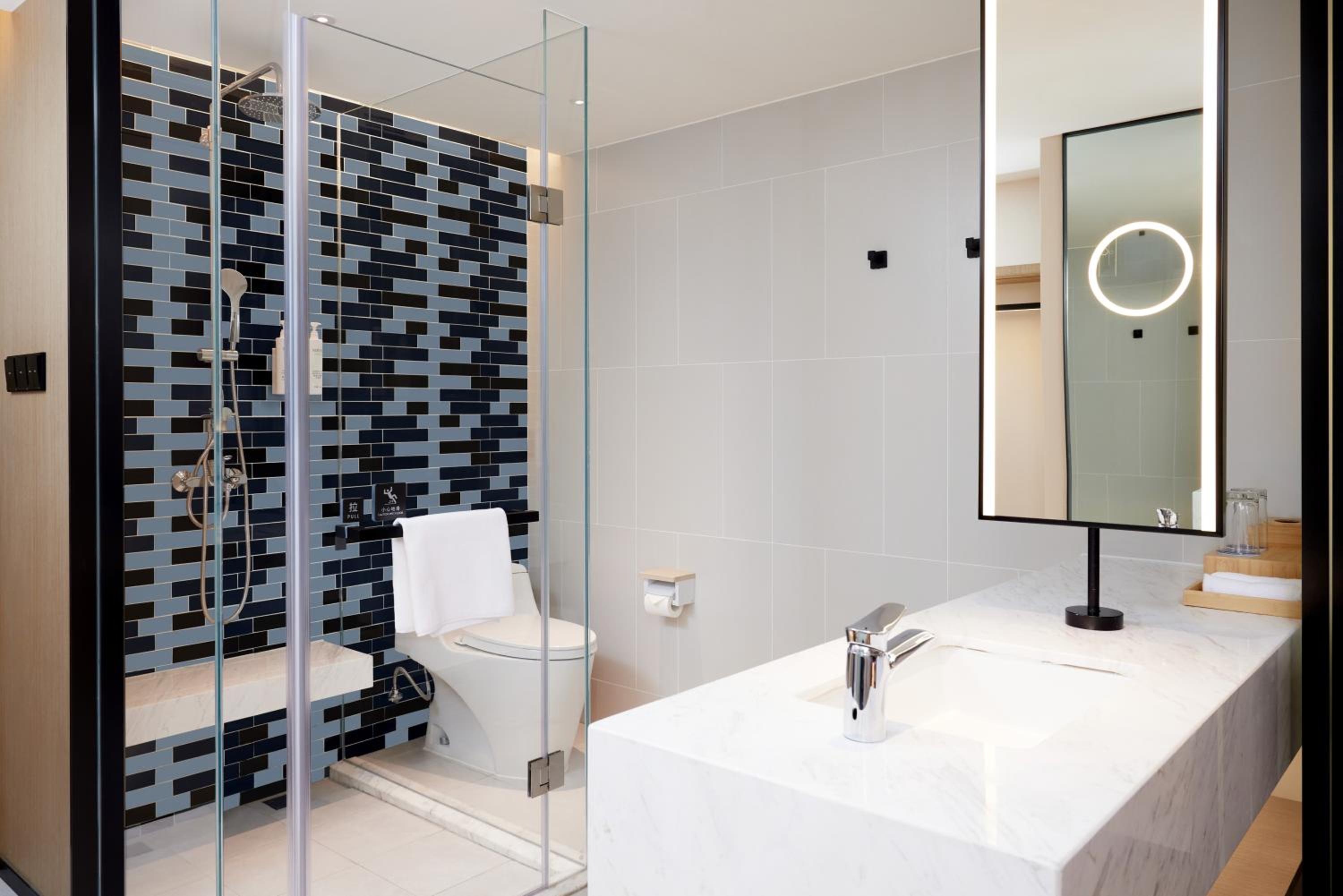 Premium King Room with City View photo 1
