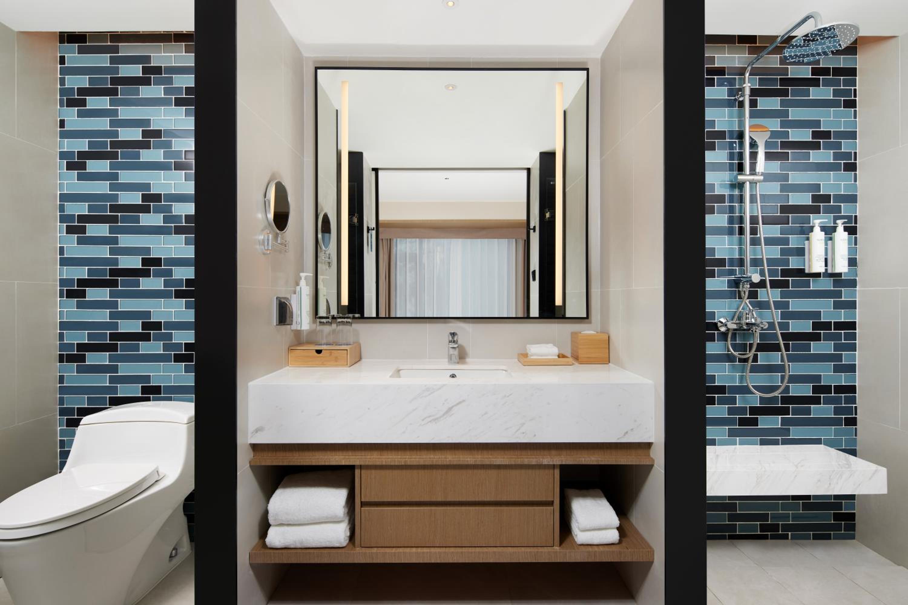 Famliy Suite, with 1 King bed and 1 Double bed photo 1