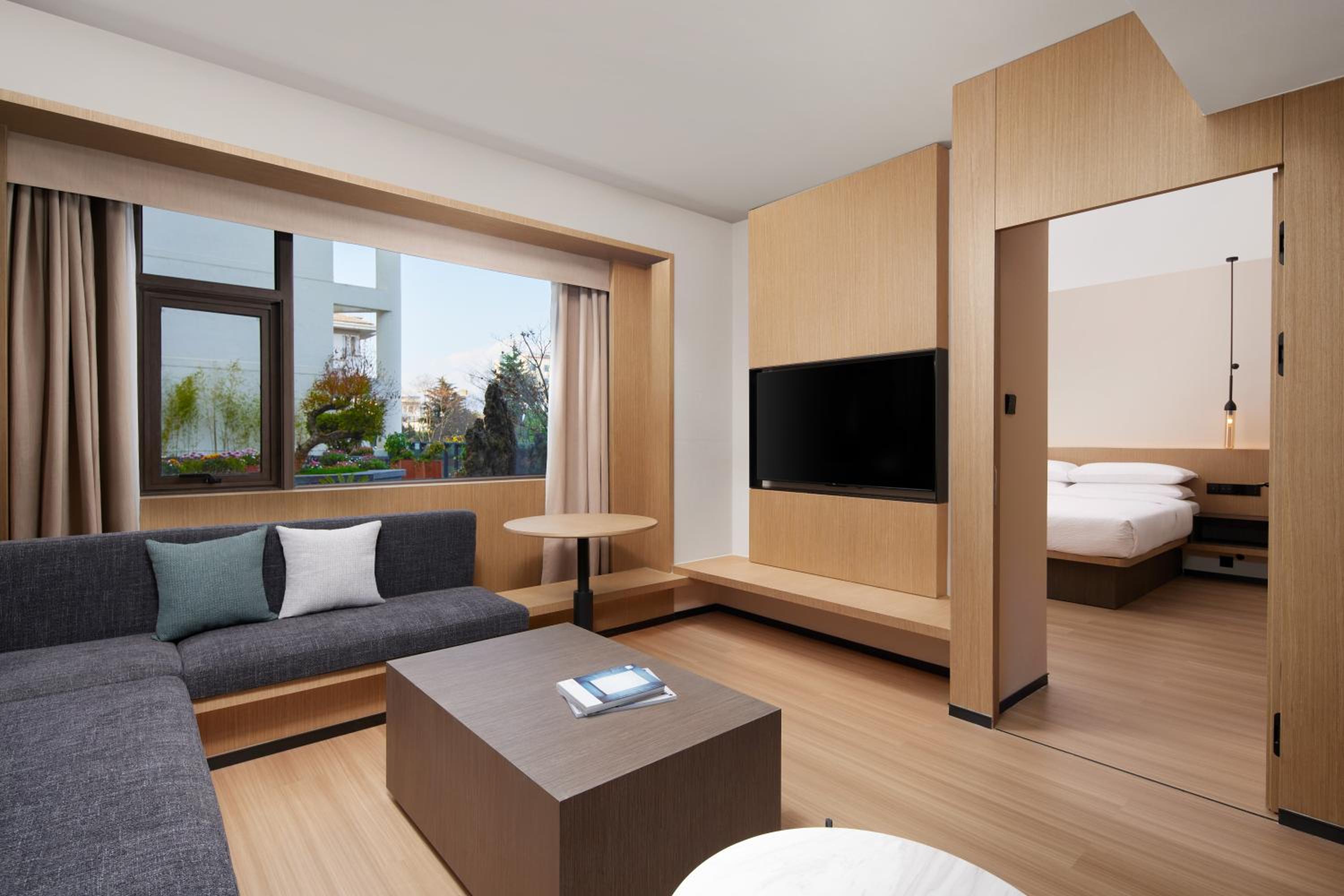 Famliy Suite, with 1 King bed and 1 Double bed photo 3
