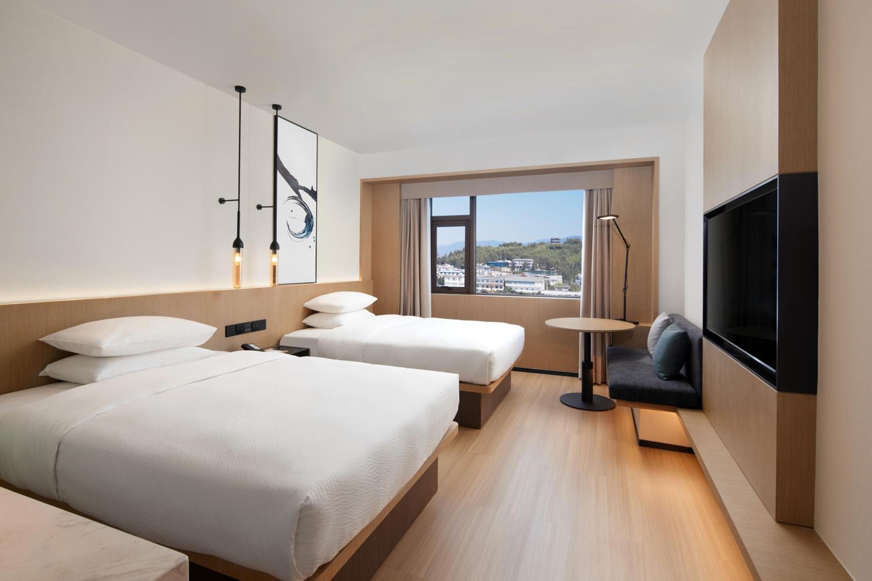 Superior Double Room with Two Twin Beds and City View photo 2