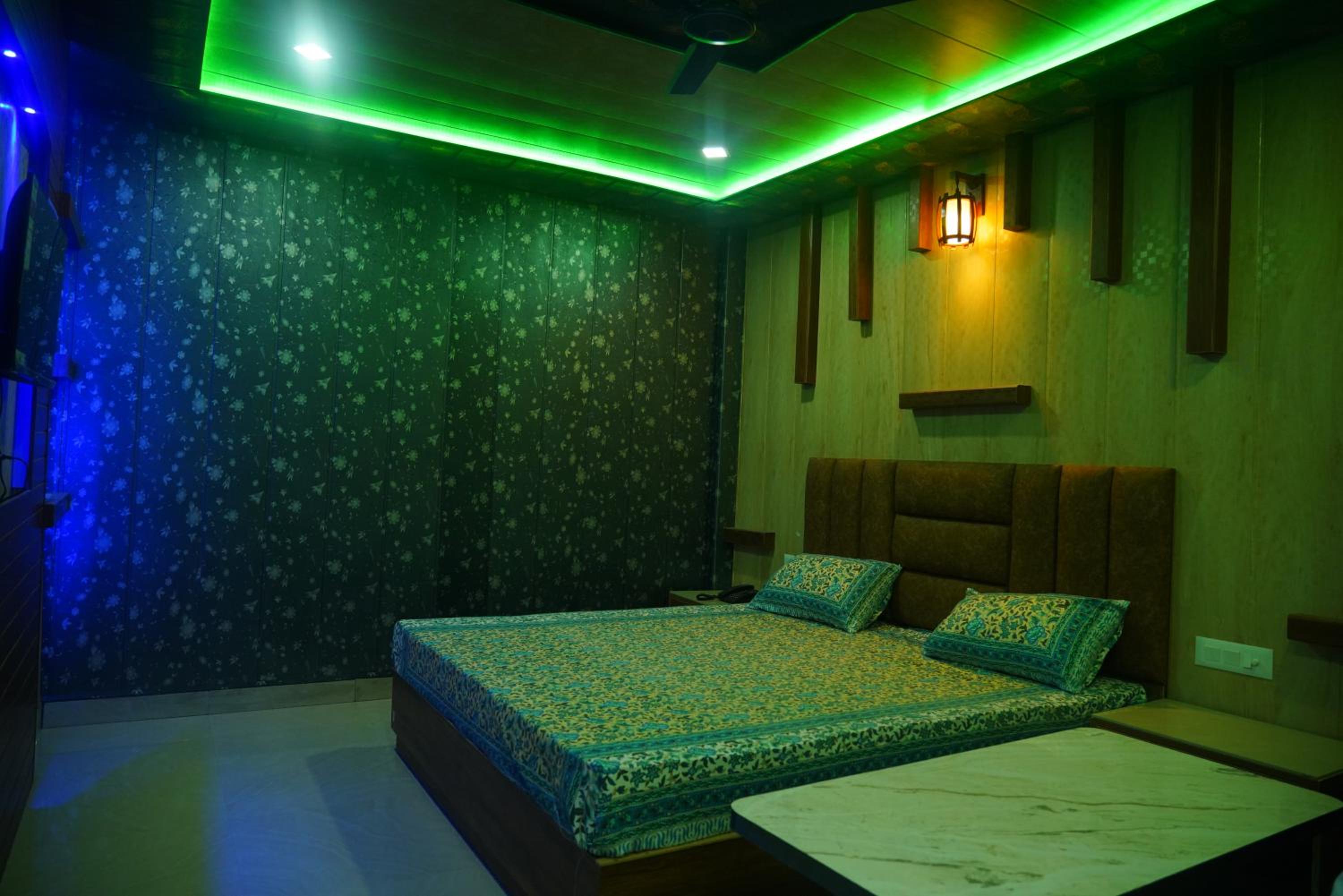 Standard King Room photo 3