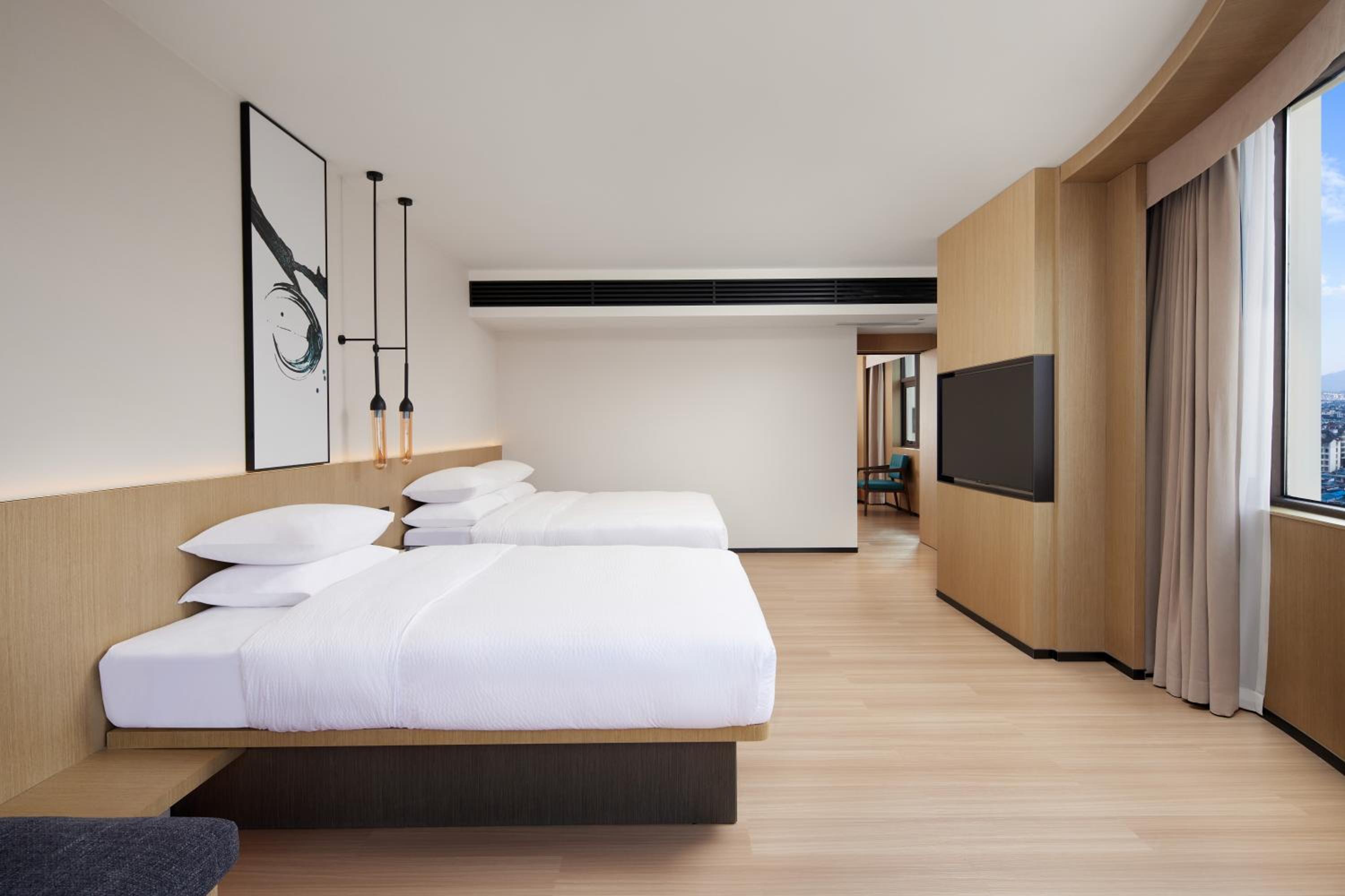 Famliy Suite, with 1 King bed and 1 Double bed photo 2