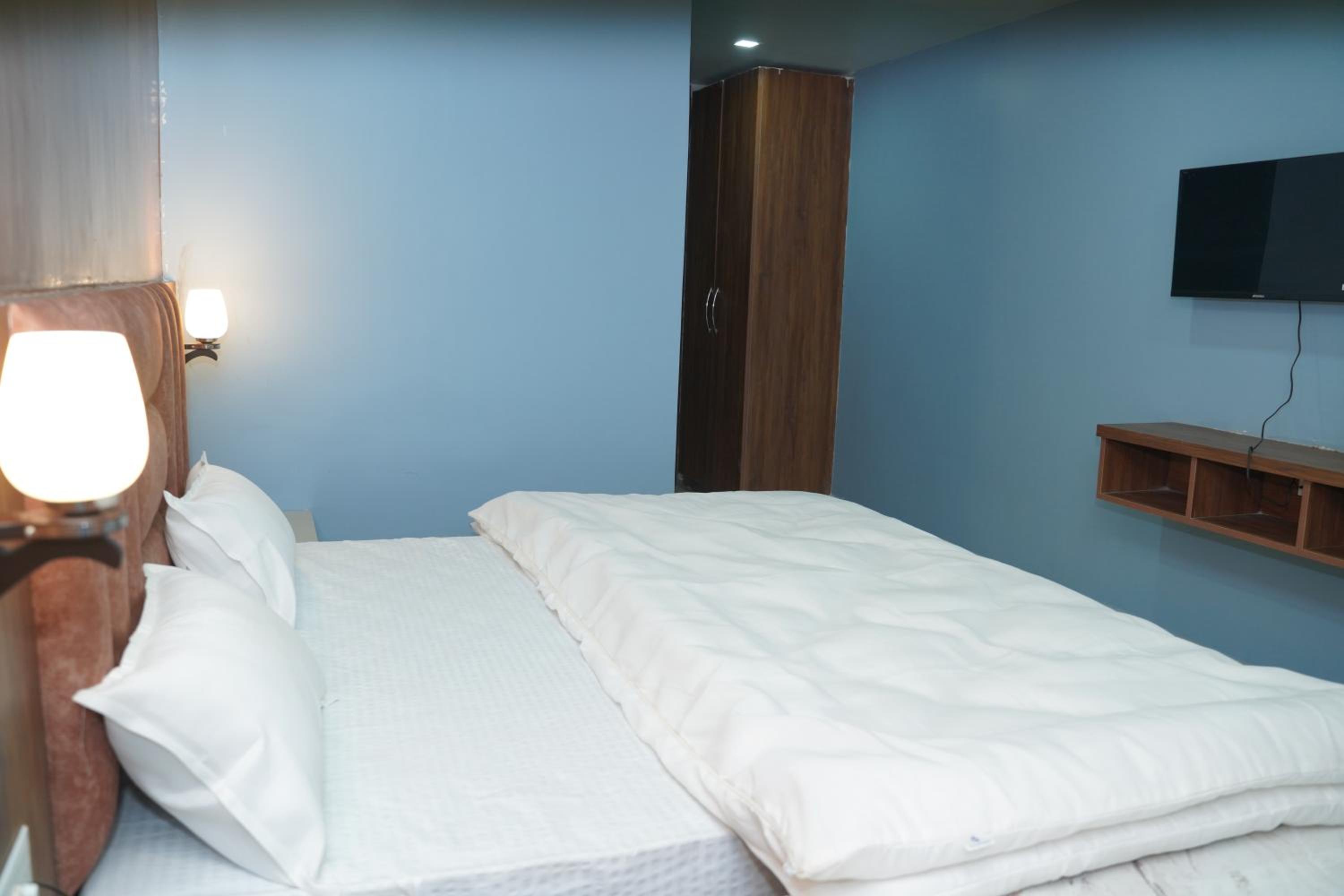 Deluxe Room - Photo 10