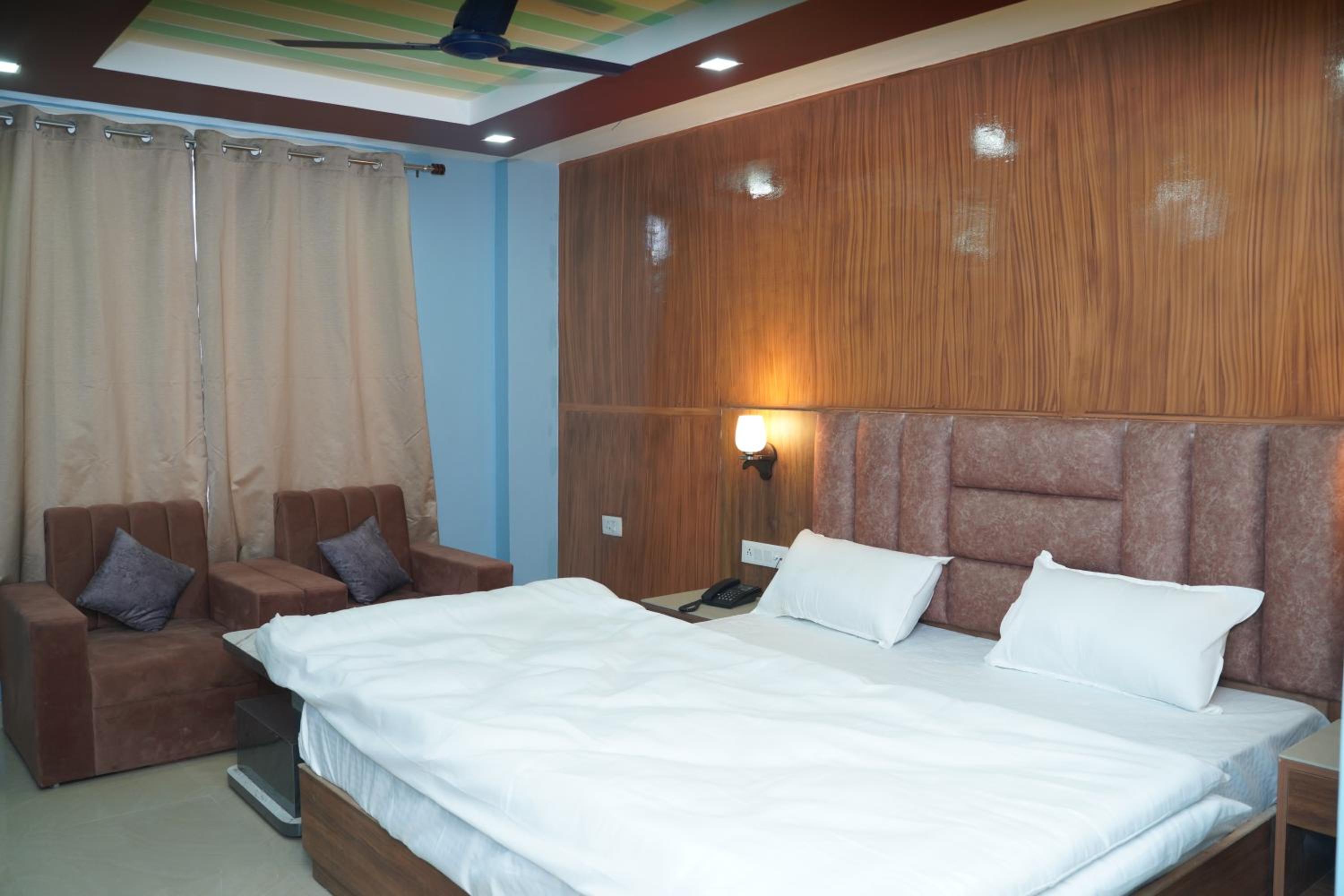 Deluxe Room - Photo 19