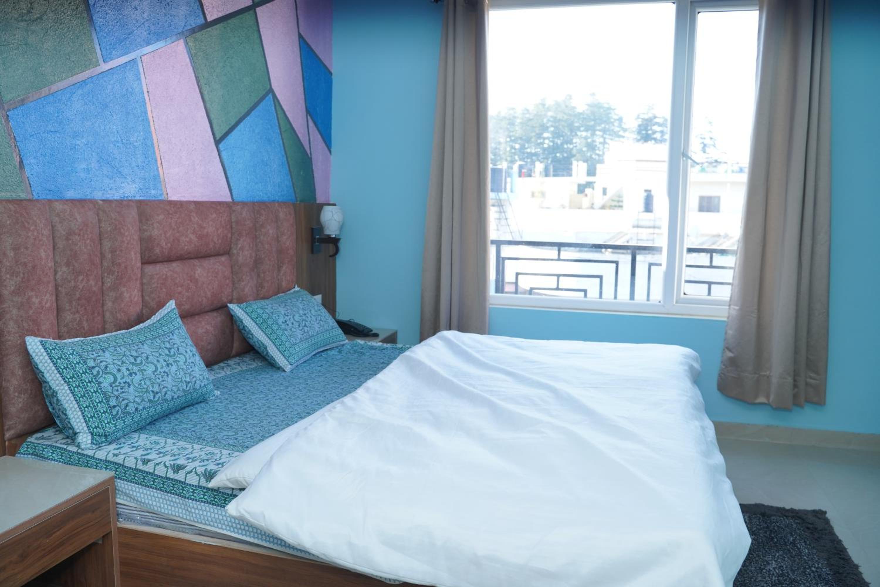 Deluxe Room - Photo 17