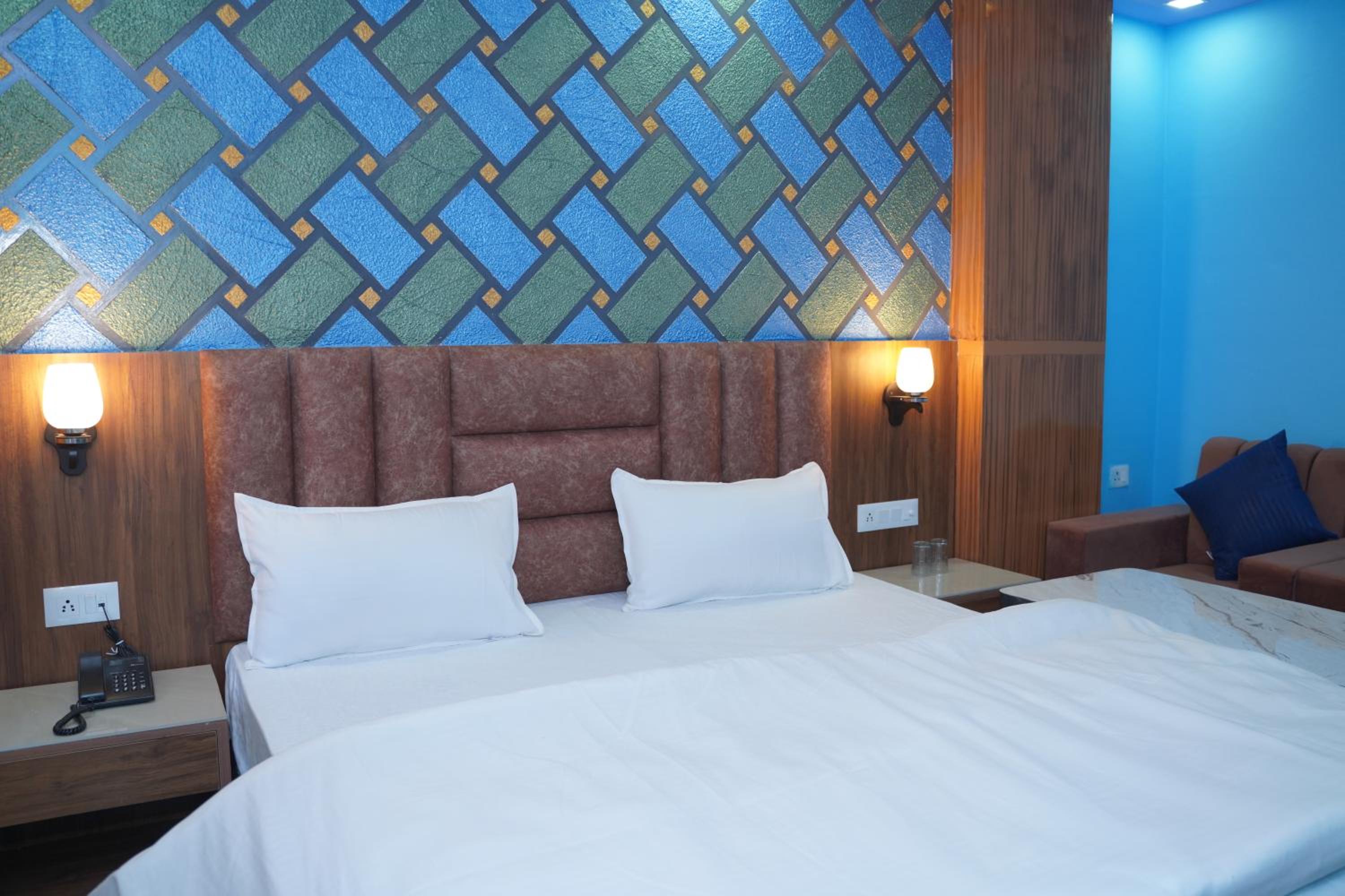 Deluxe Room - Photo 7