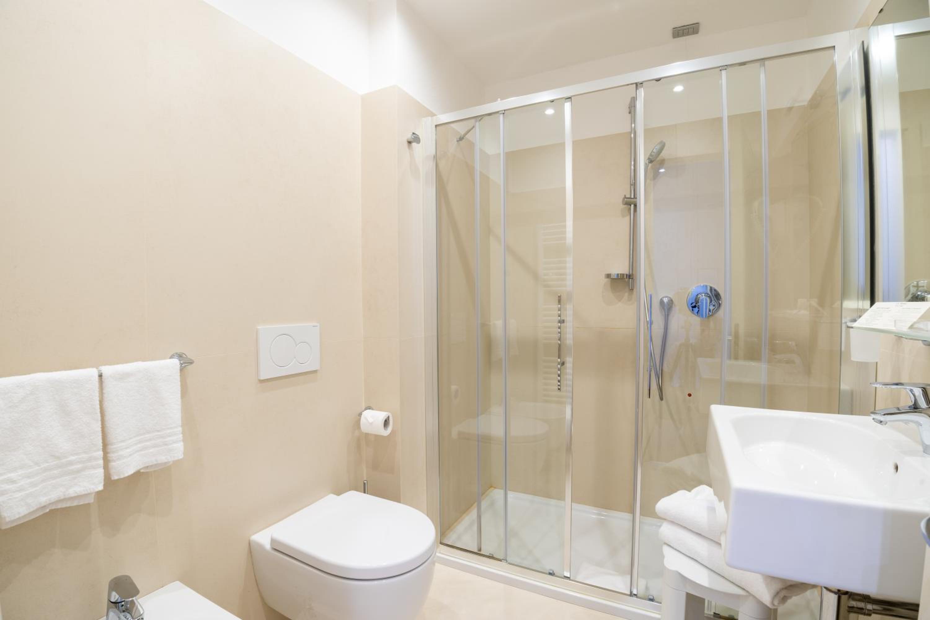 Superior Double or Twin Room - Photo 2