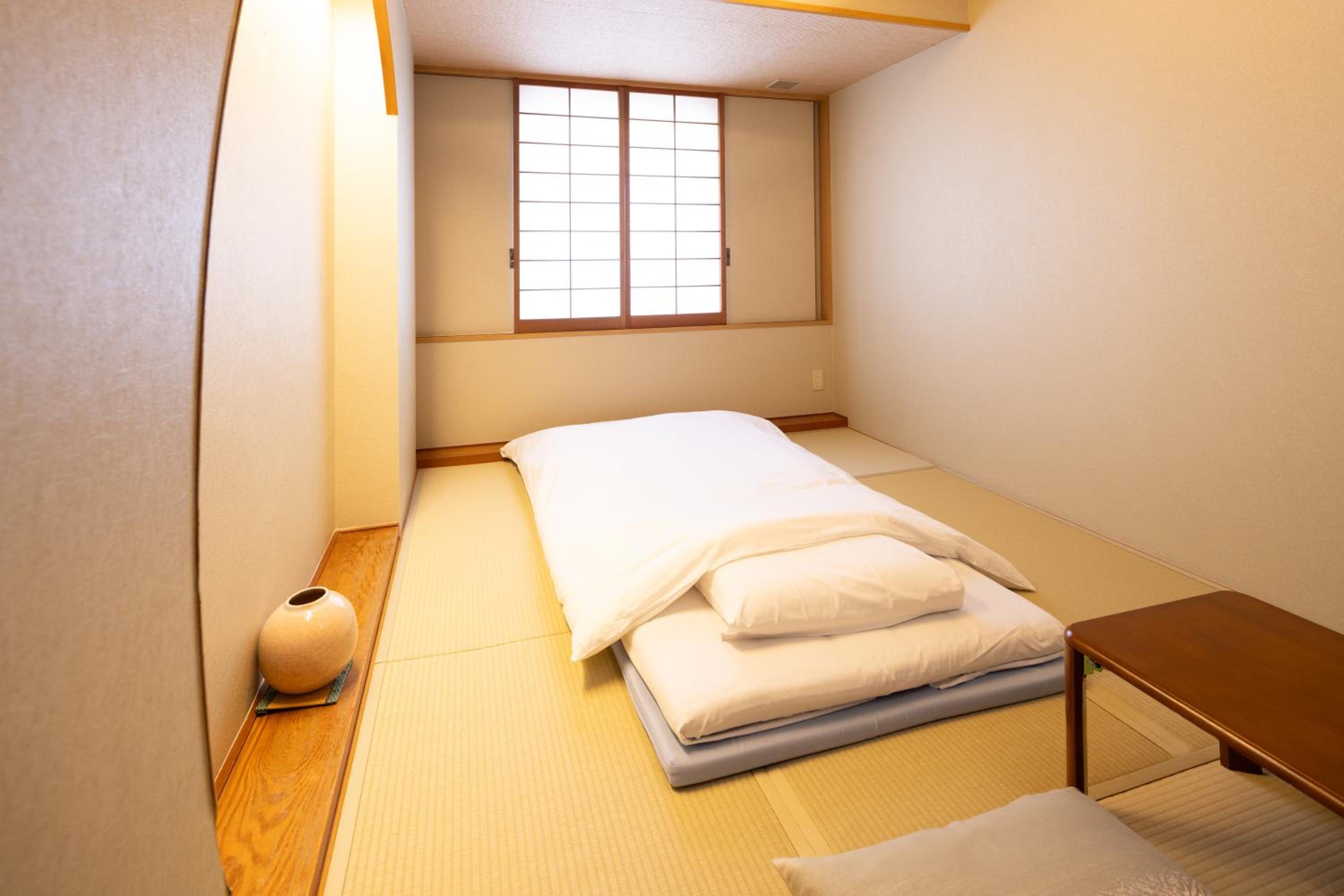 【Partly Renovated】Japanese-Style Small Twin Room (SAKURA) - Non-Smoking - No Meals photo 2