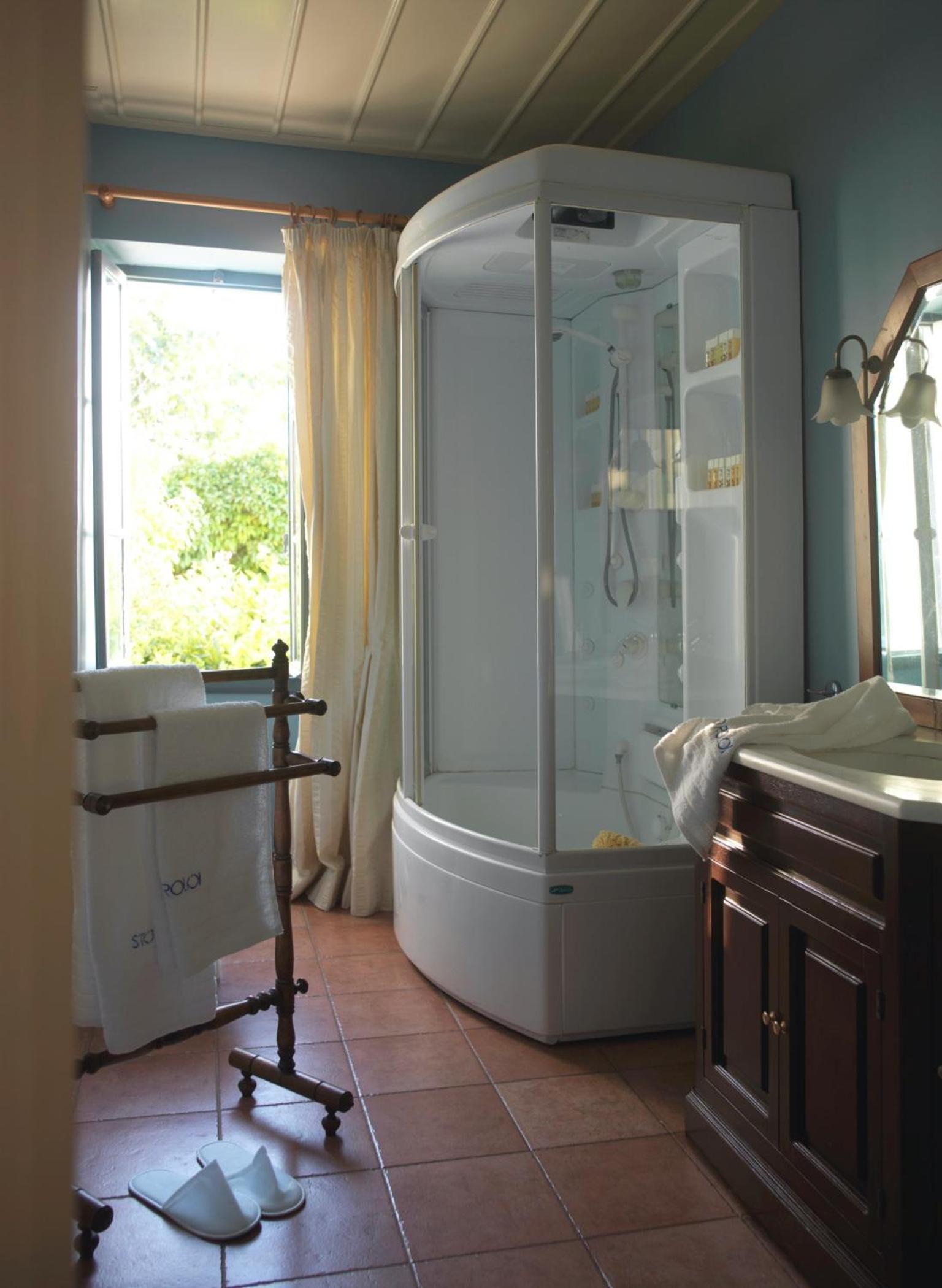 Apartment with Sea View - Photo 11