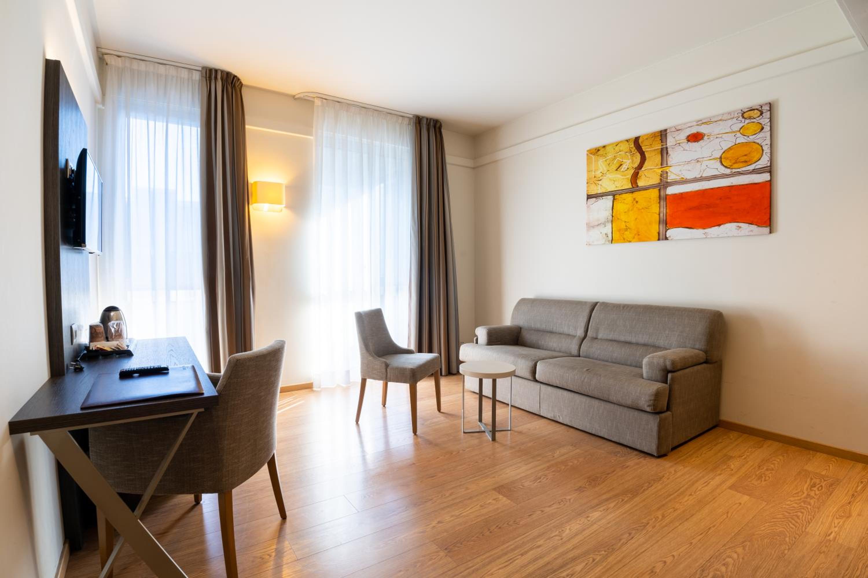 Suite - Photo 5